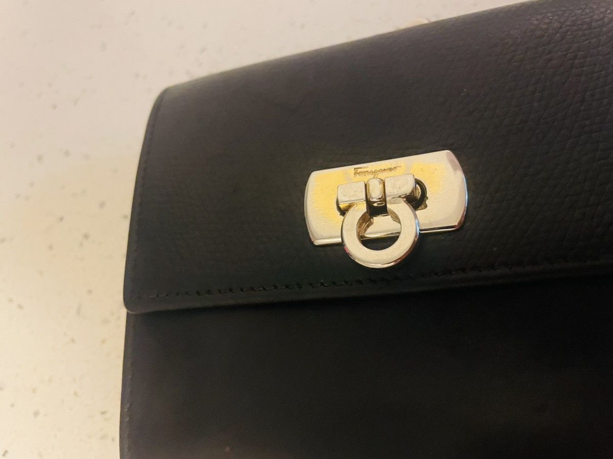 Salvatore Ferragamo × Vintage Salvatore Ferragamo Gancini Leather Trifold Wallet Size ONE SIZE - 12 Thumbnail