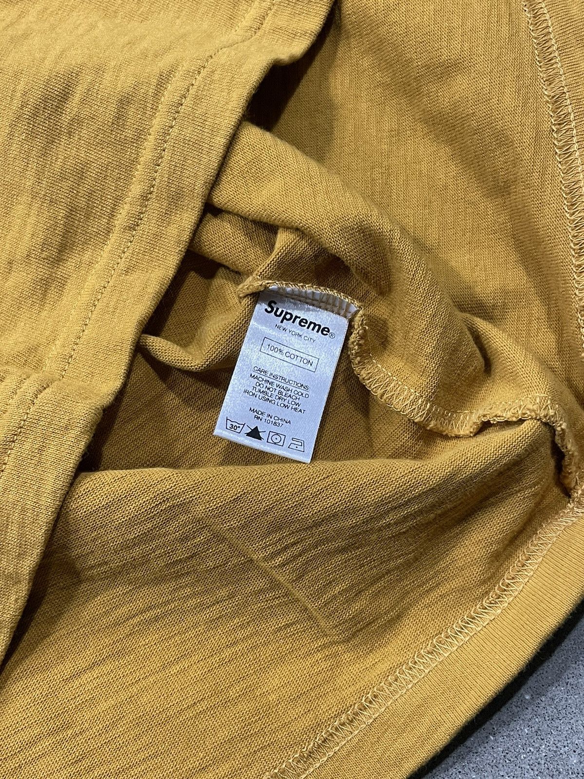 Supreme MINT: F/W 2018 Supreme L/S Pocket Tee "Mustard" Size US M / EU 48-50 / 2 - 9 Thumbnail