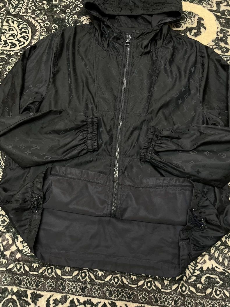 Louis Vuitton Louis Vuitton Pin double-sided full-printed logo instructi Size US M / EU 48-50 / 2 - 9 Thumbnail