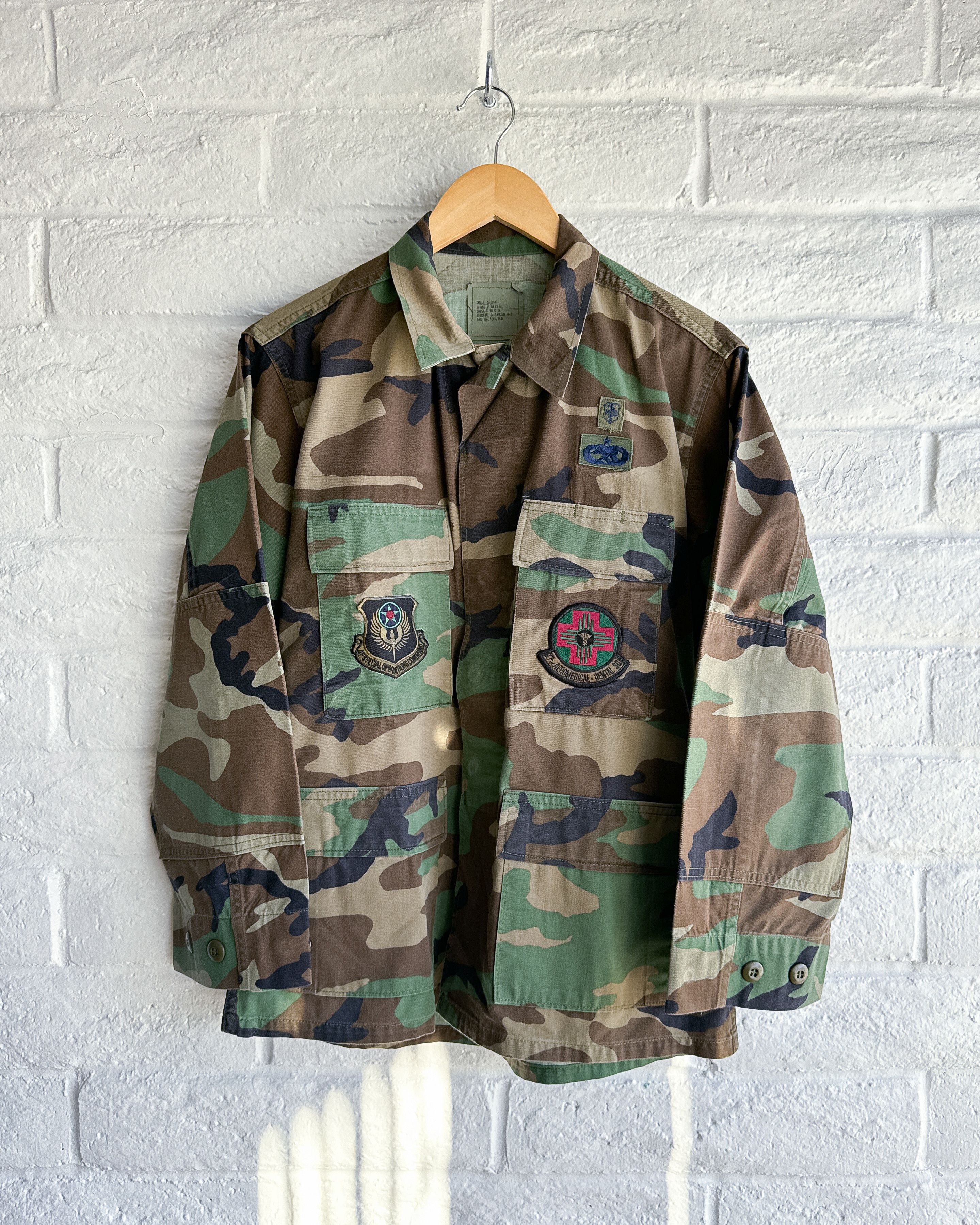 Vintage Vintage US Air Force Specialist Field Jacket Woodland Camo Size US S / EU 44-46 / 1 - 1 Thumbnail