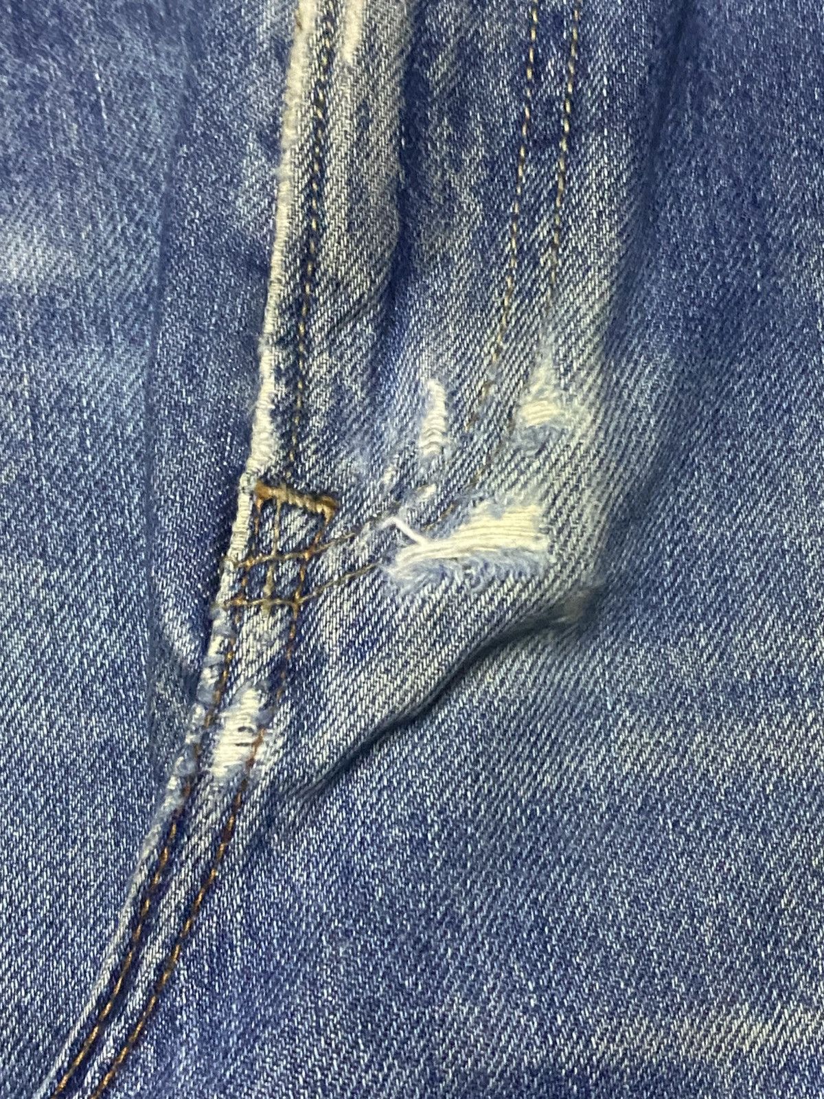 Uniqlo Vintage Uniqlo Faded Wash Distressed Loose Jeans Size US 35 - 12 Thumbnail