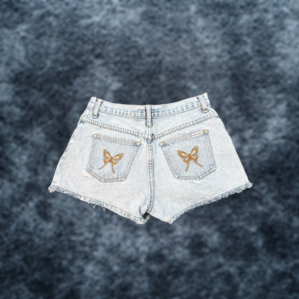 Vintage VINTAGE Zana Di Shorts Womens 28 Light Wash Embroidered Butterfly Mid Rise 90s Denim Blue Cut-Off 90s Mens Womens Boys Girls Size 28" / US 6 / IT 42 - 1 Thumbnail