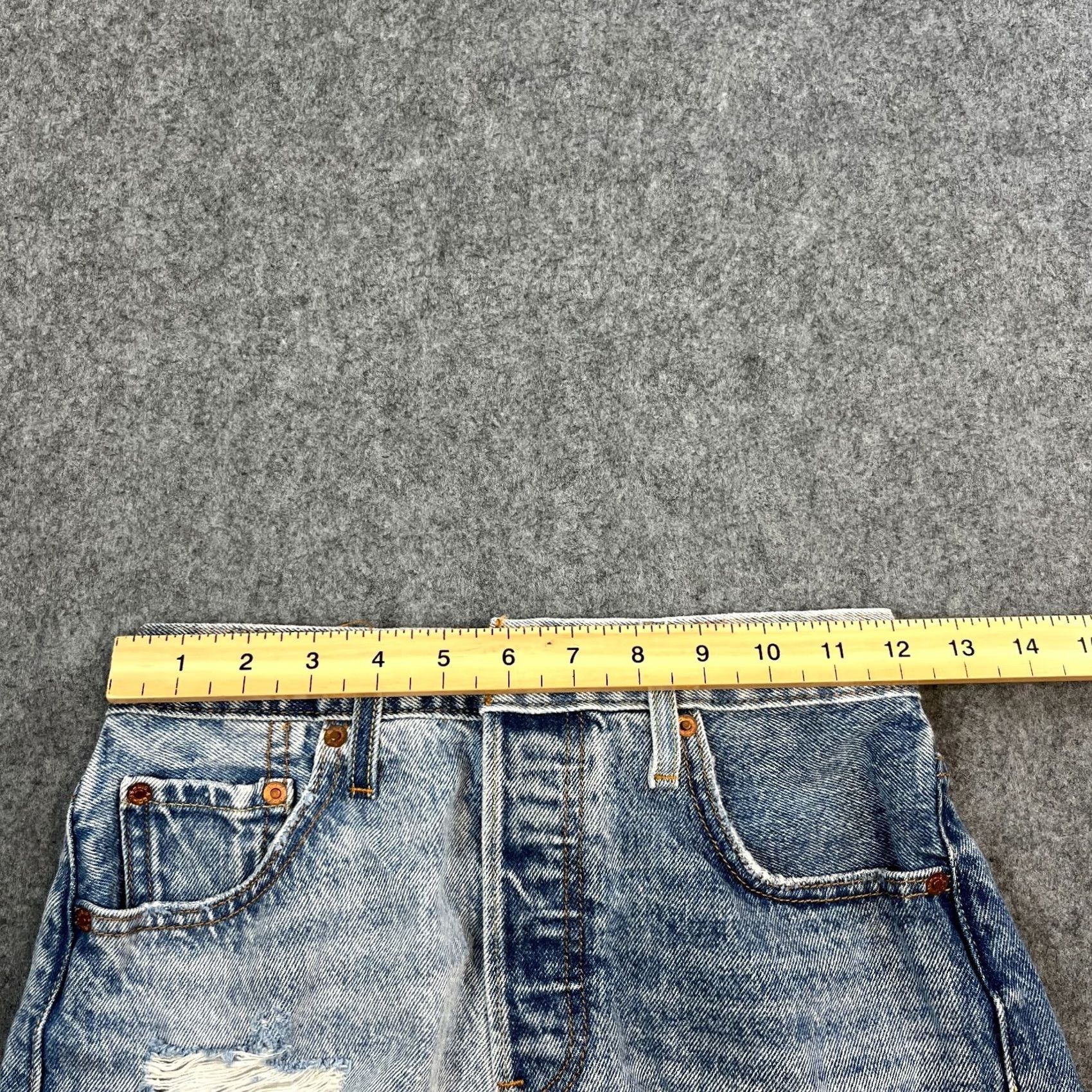 Levi's Levi's Womens Denim Shorts Hot Pants W24 UK 4 2 Tone Blue Cut Offs Premium E Denim Shorts Womens Regular 24in Blue 4/Levis Women Medium Wash 2 Tone? Size 27" / US 4 / IT 40 - 6 Thumbnail
