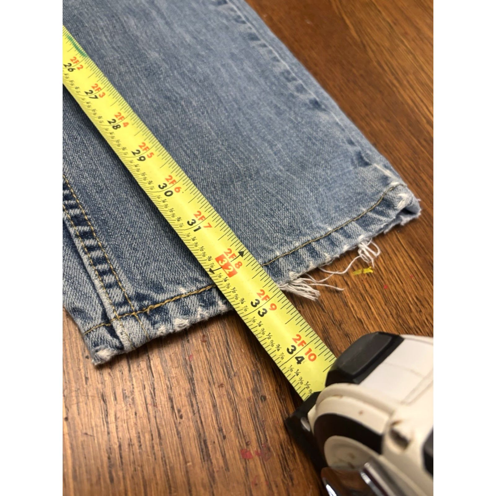 Levi's VINTAGE Levi's 505 Jeans Mens Straight Denim Light Wash Blue 33x32 Regular Inseam 32 USA - Mens Jeans? Size US 33 - 4 Thumbnail