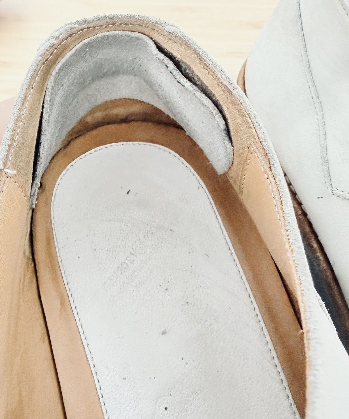 Maison Margiela Margiela Line 22 Distressed Suede White/Grey size 13 Size US 13 / EU 46 - 6 Thumbnail