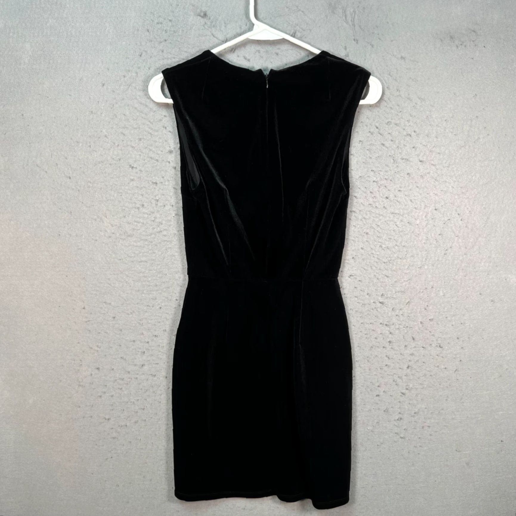 French Connection French Connection Womens Mini Dress Black Velvet Sleeveless Size 4 Party/Cocktail Velvet Dress Short Satin-like? (note: avoid adding). Size S / US 4 / IT 40 - 2 Thumbnail