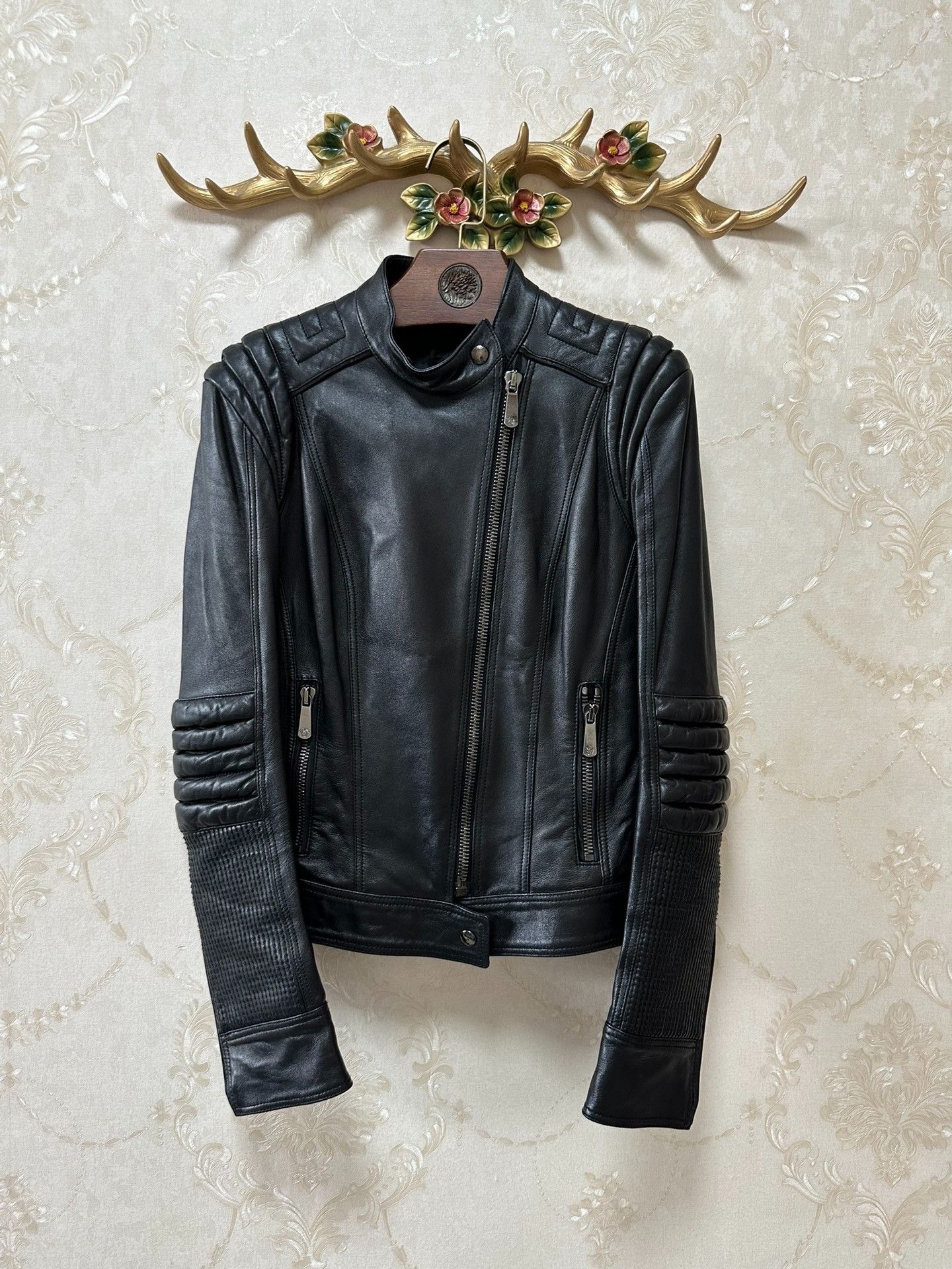 Versace Versace Classic Leather Jacket Size M / US 6-8 / IT 42-44 - 1 Thumbnail