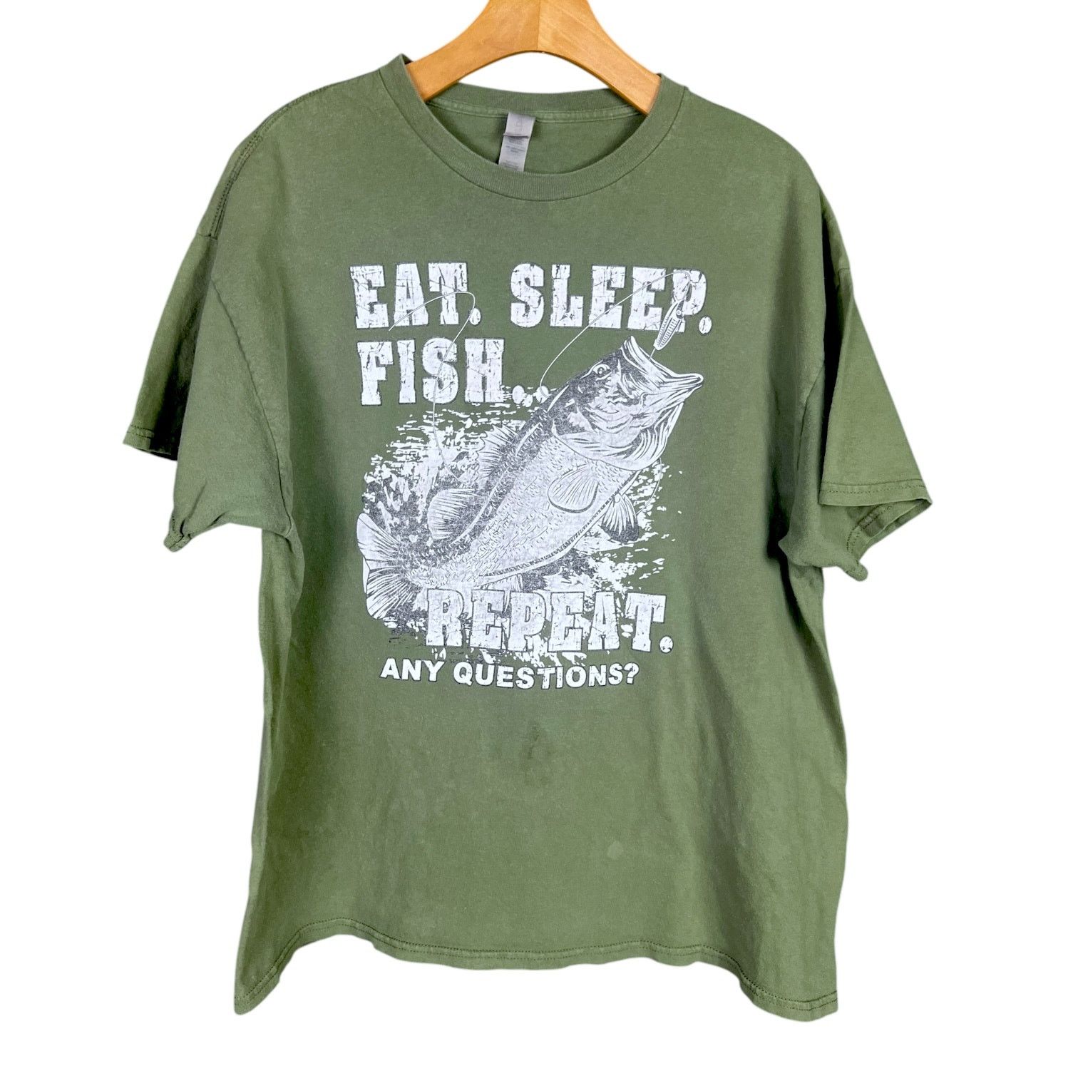 Gildan Men's Vintage Distressed Eat Sleep Fish Repeat T-Shirt - XL Size US XL / EU 56 / 4 - 1 Thumbnail