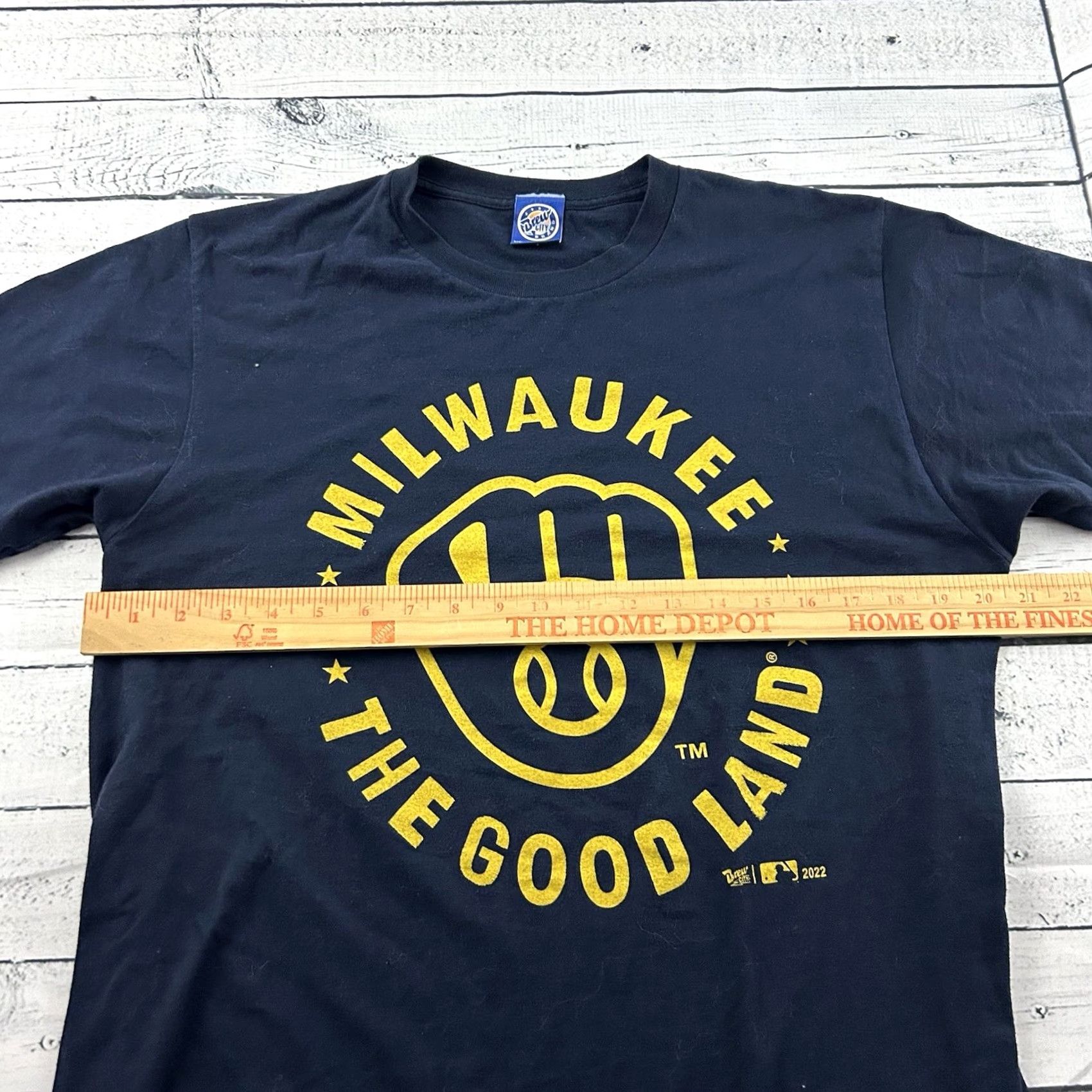 Vintage Milwaukee The Good Hand Short Sleeve T Shirt Blue Mens Large Brew City City Logo Shirt Size US L / EU 52-54 / 3 - 4 Thumbnail