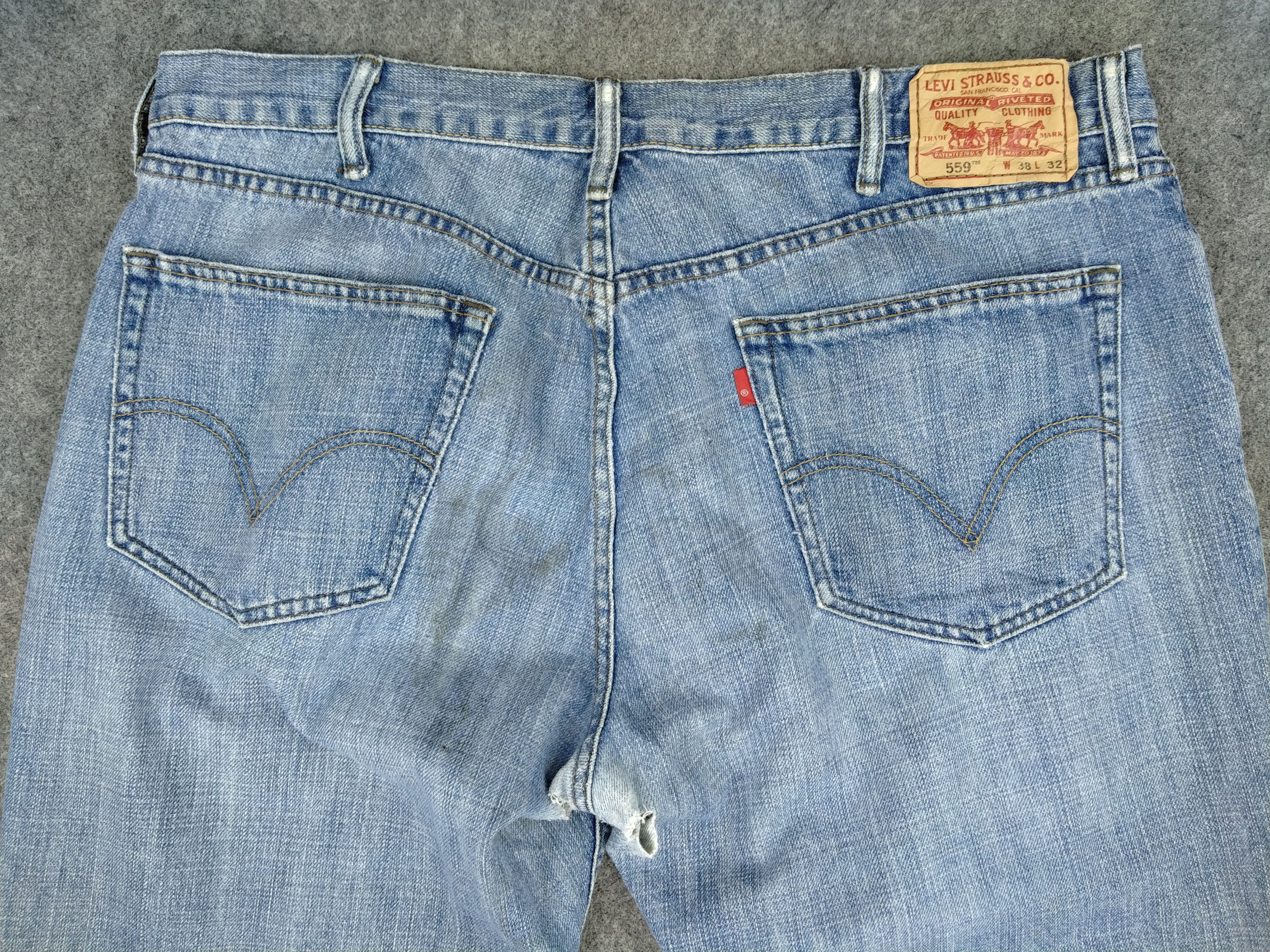 Levi's Vintage Levi's 559 Relaxed Straight Denim 38 x 30.5 -JN375 Size US 38 / EU 54 - 4 Thumbnail