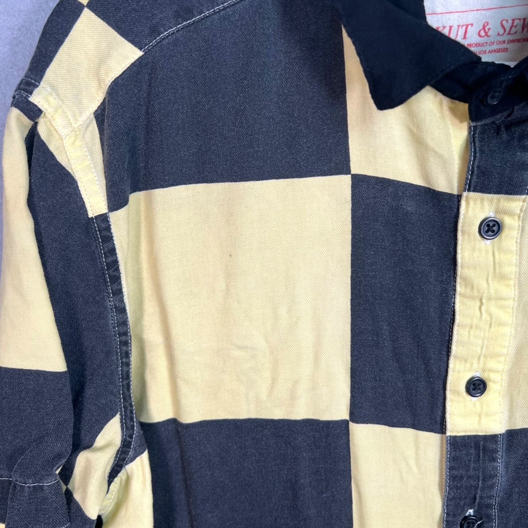 Vintage VINTAGE 4Hunnid Button-Up Shirt Short Sleeve Checkered Yellow/Black Small Mens Adult S Shirt Size US S / EU 44-46 / 1 - 7 Thumbnail