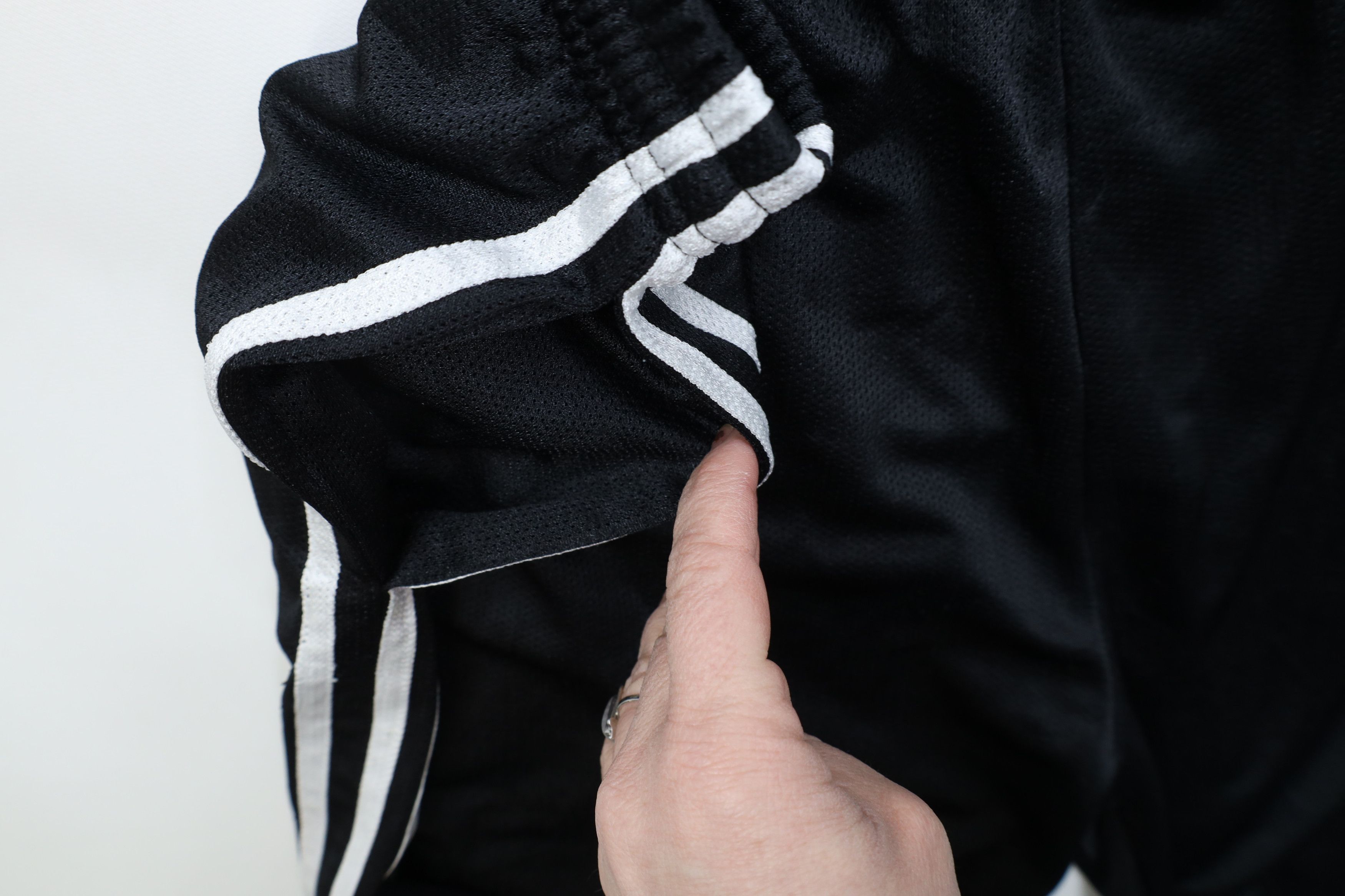 Adidas Vintage Y2K Adidas Striped Mesh Above Knee Shorts Black Size US 34 / EU 50 - 7 Thumbnail