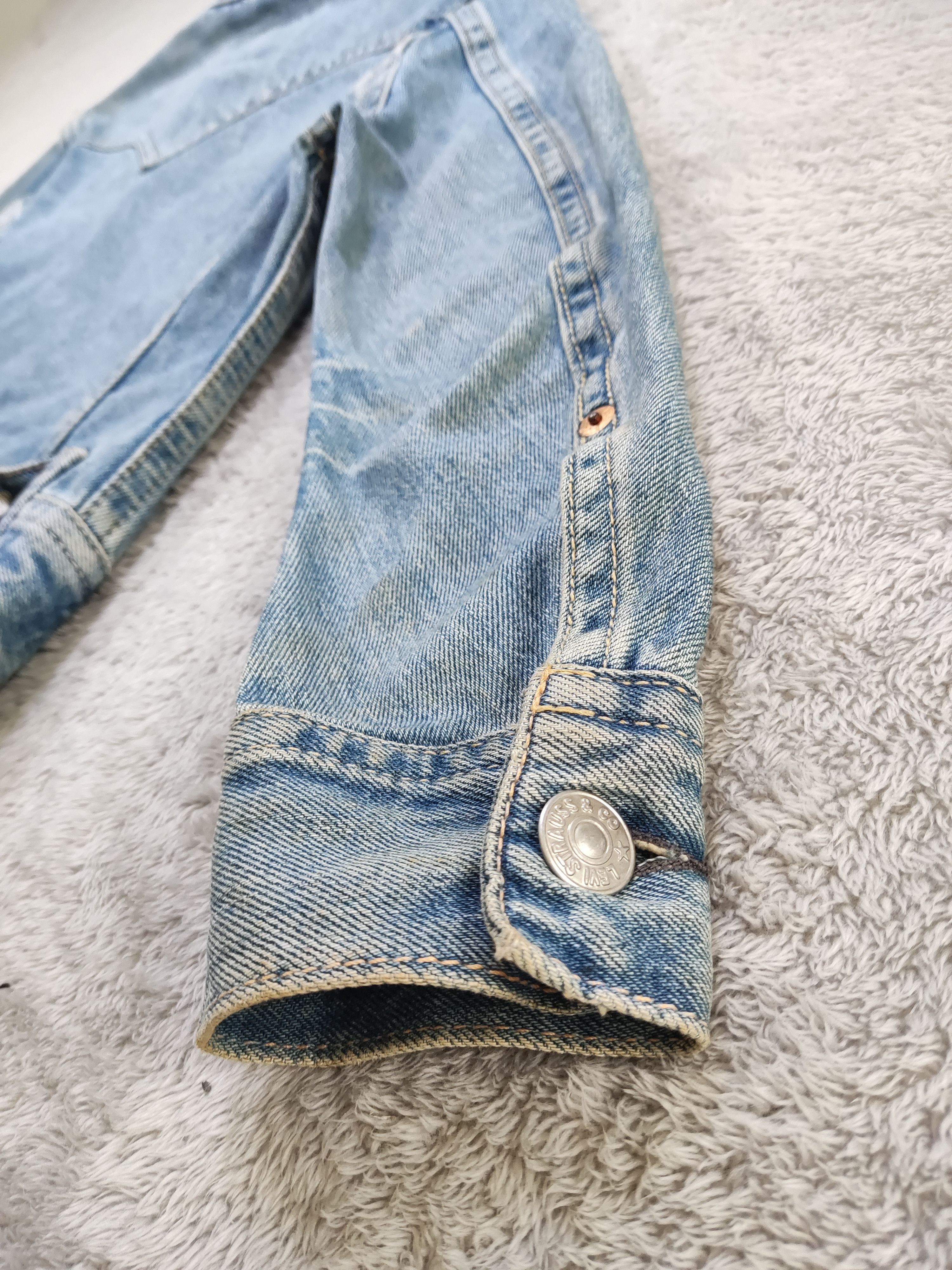 Levi's Levi’s Vintage Distressed faded Denim Trucker Jacket Size M Size M / US 6-8 / IT 42-44 - 16 Thumbnail