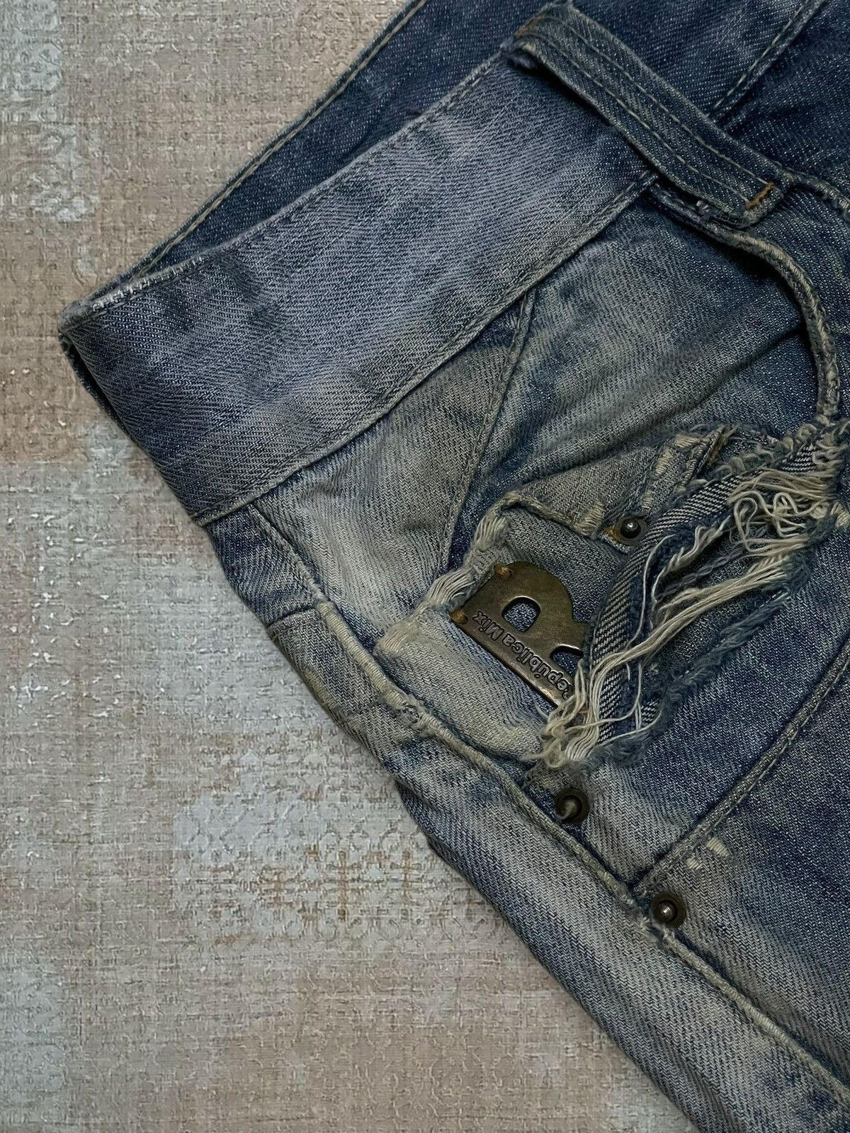 Japanese Brand Vintage 1990s Designer Republica Distressed Mudwash Denim Size US 31 - 8 Thumbnail