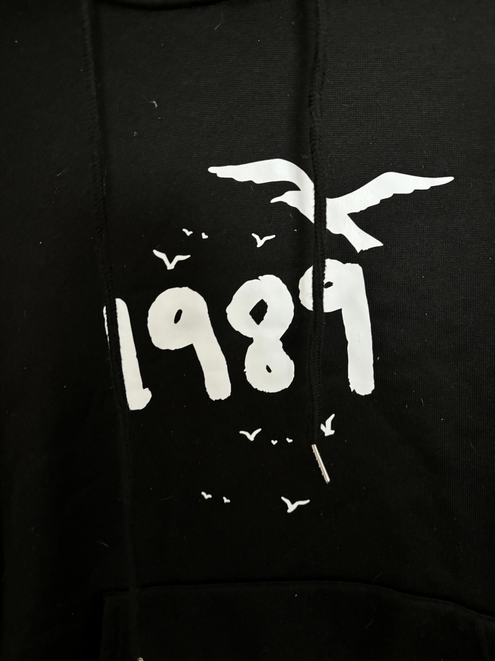 Designer NEW Taylor Swift 1989 Logo Black Hoodie w/birds Size L / US 10 / IT 46 - 2 Thumbnail