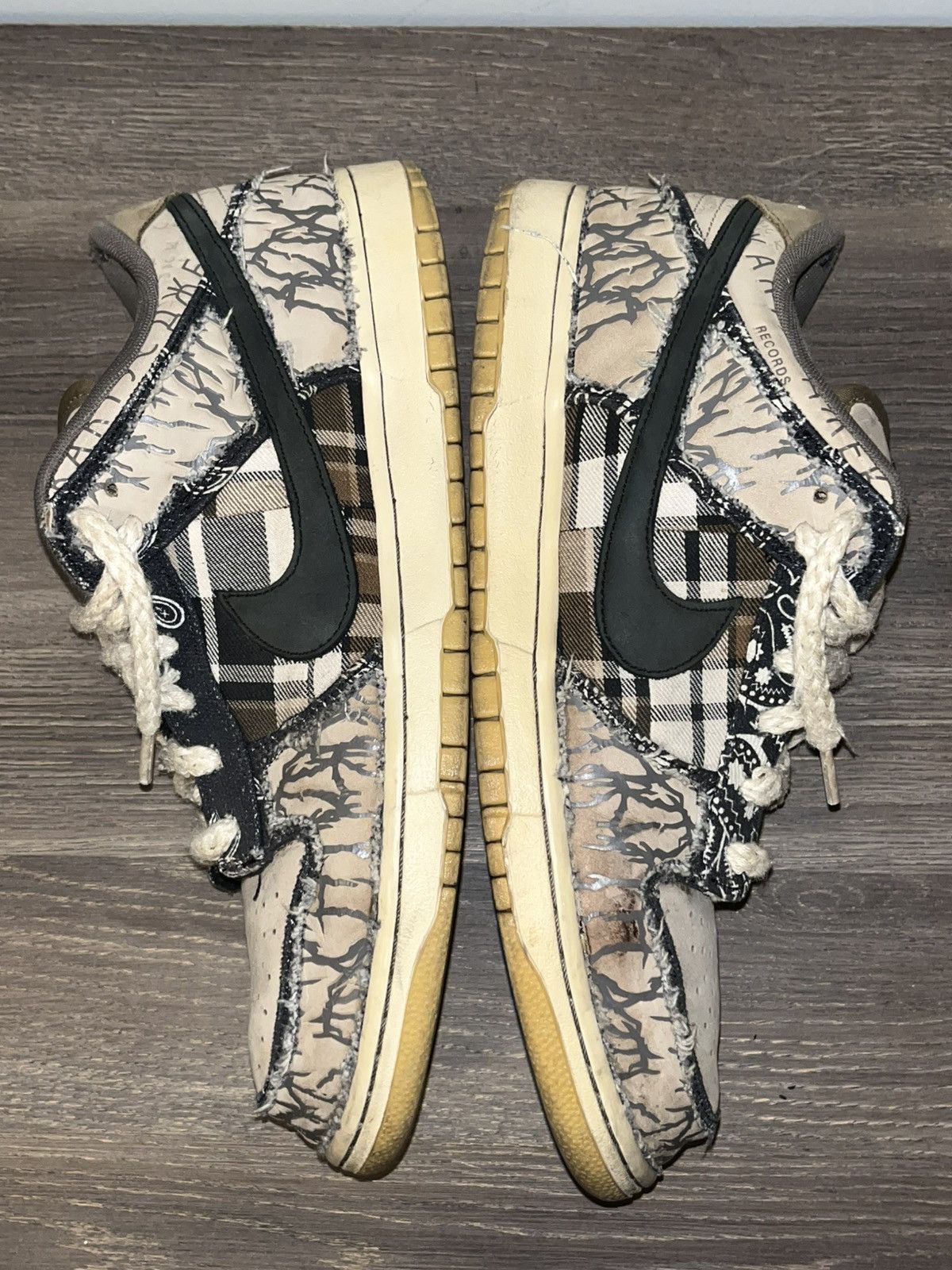 Nike × Travis Scott Travis Scott Nike SB Dunk Low Plaid/Bandana Size 11.5 Size US 11.5 / EU 44-45 - 6 Thumbnail
