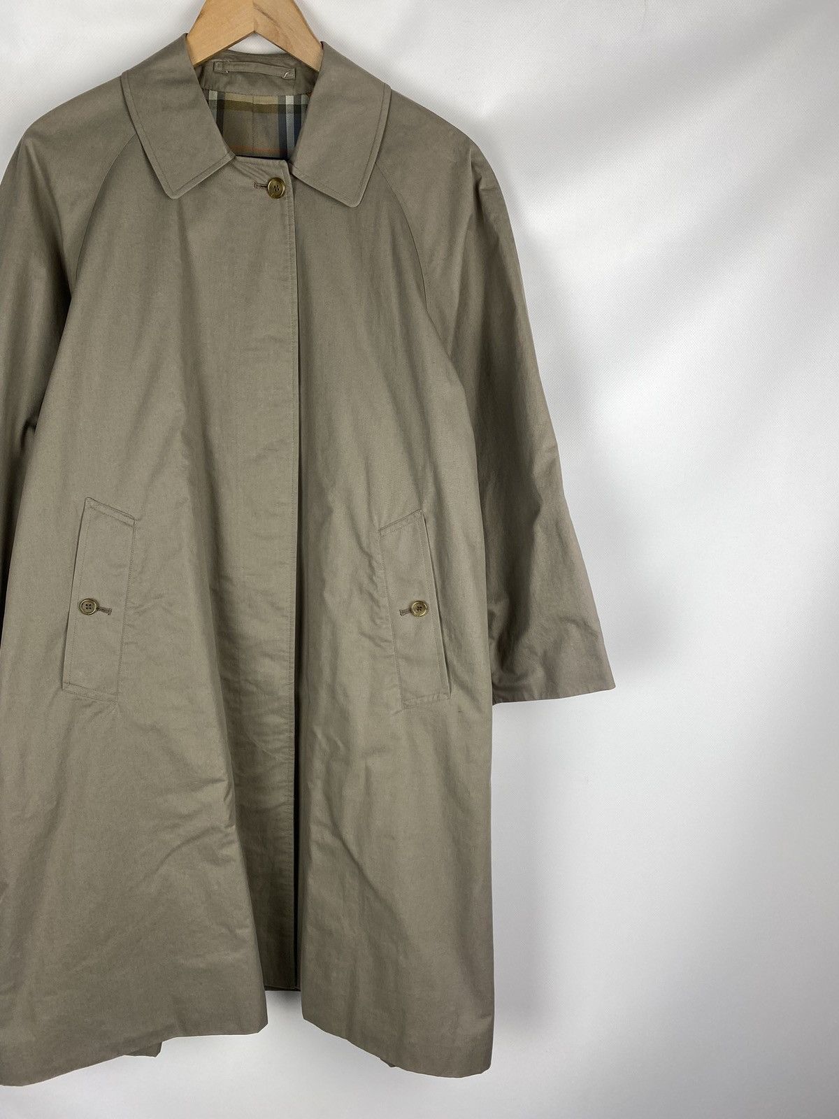 Burberry Burberrys vintage ladies single breasted belted trench coat Size M / US 6-8 / IT 42-44 - 3 Thumbnail