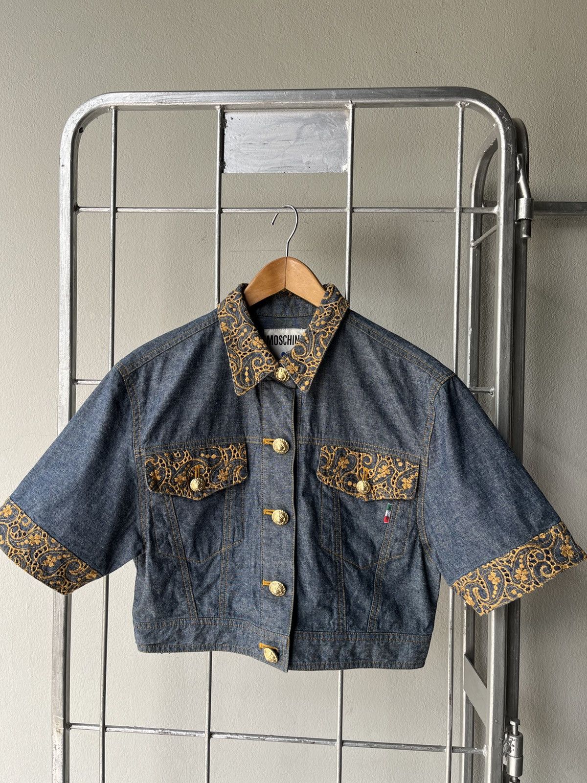 Moschino cropped jeans shirt.