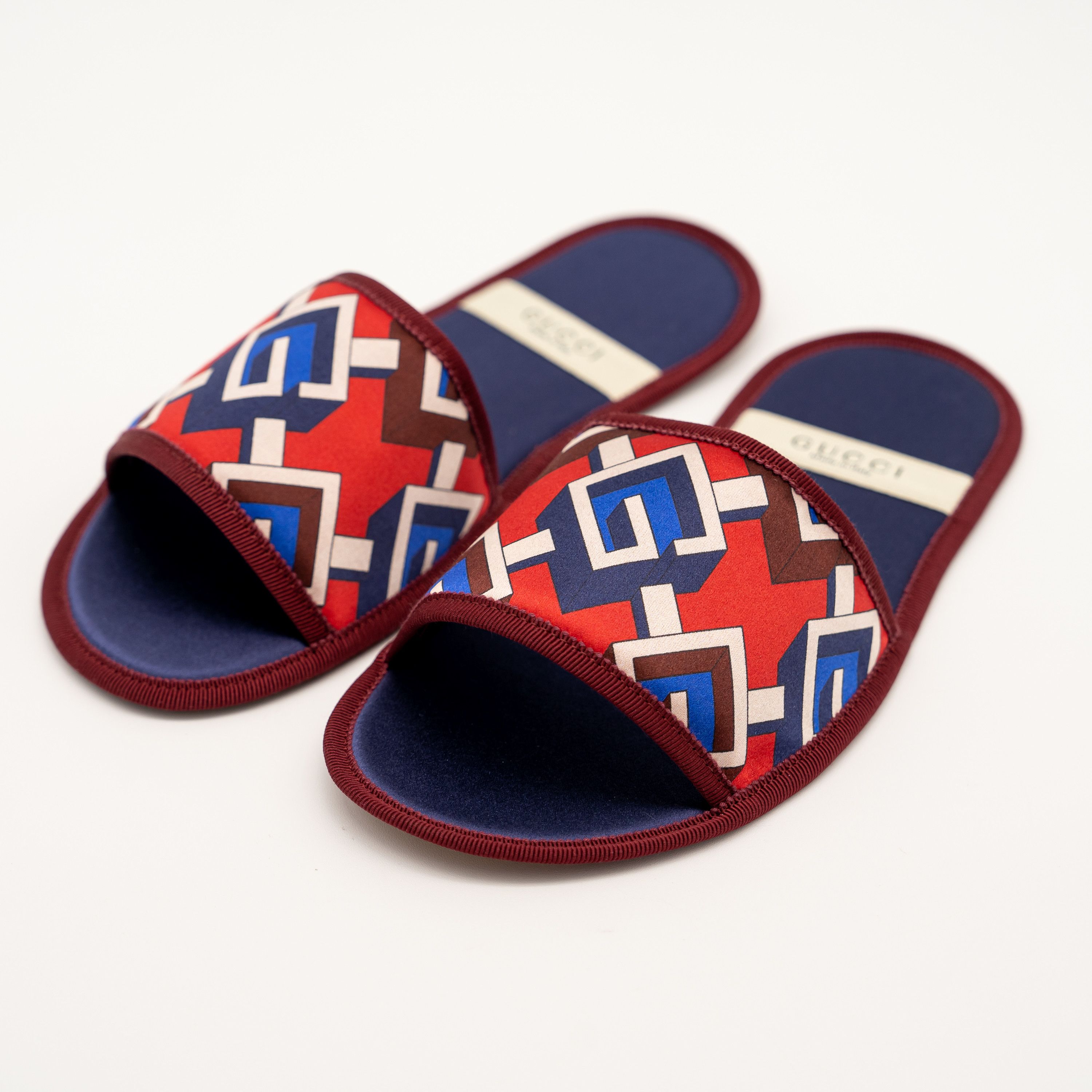Gucci Gucci Travel Set Neck Pillow Slippers Eye Mask Travel Bag Size ONE SIZE - 3 Thumbnail