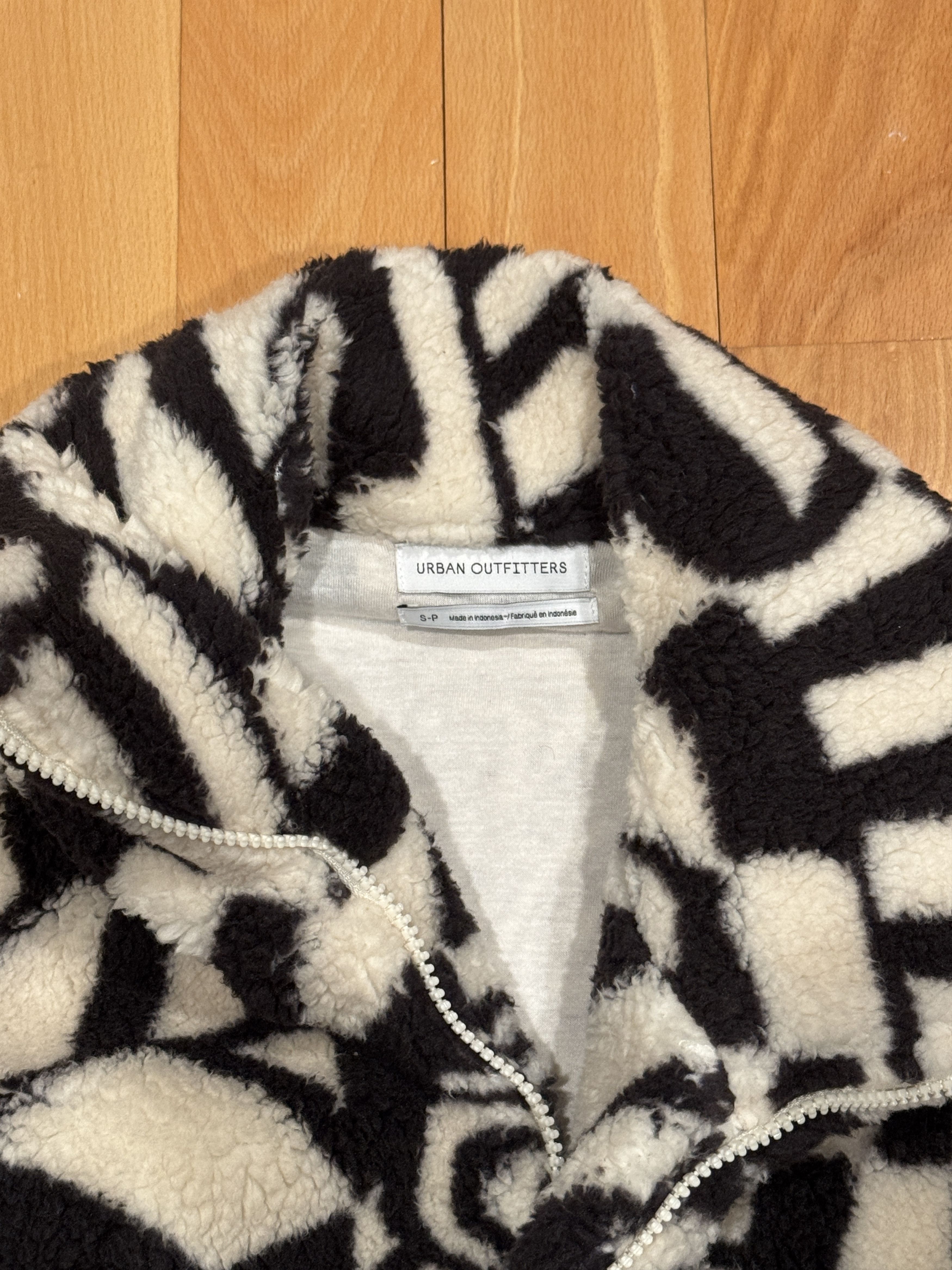 Urban Outfitters Urban Outfitters Olivia Print Sherpa Fleece Jacket Size S / US 4 / IT 40 - 3 Thumbnail