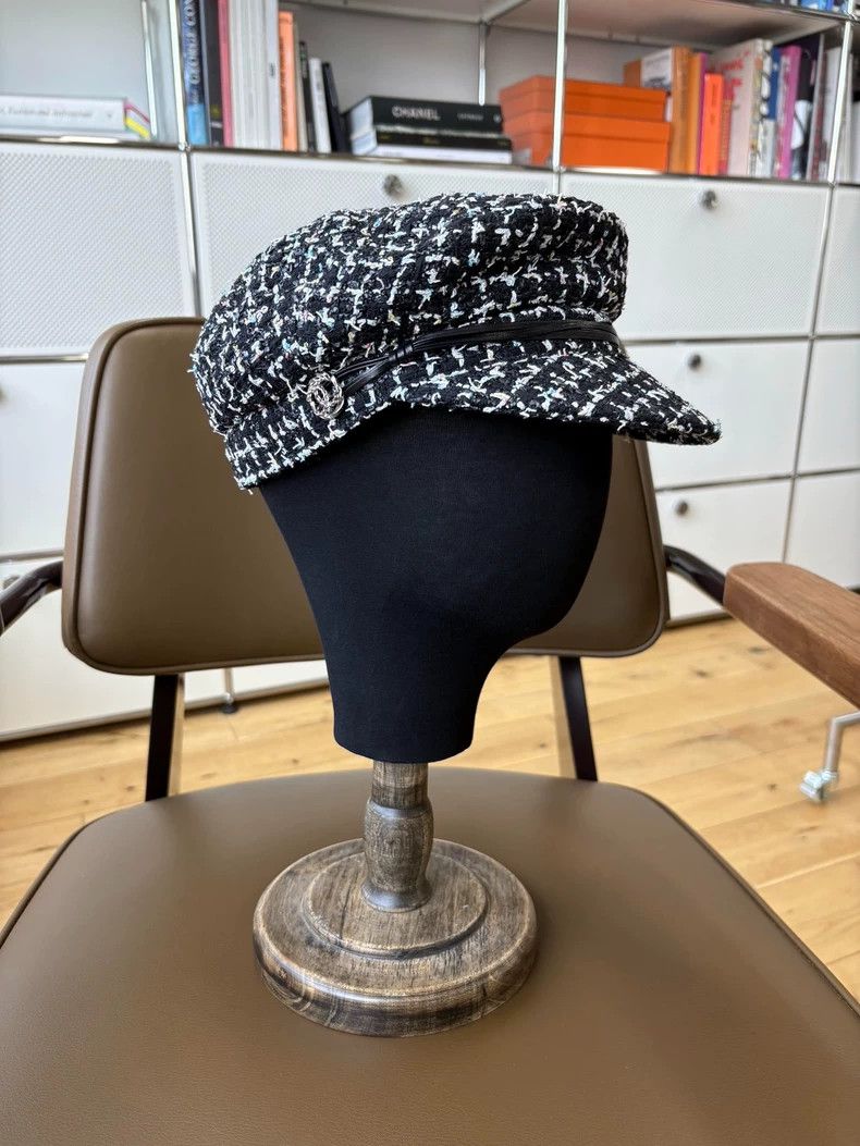 Chanel Chanel SizeS Black and white tweed plaid newspaper children Size ONE SIZE - 1 Thumbnail