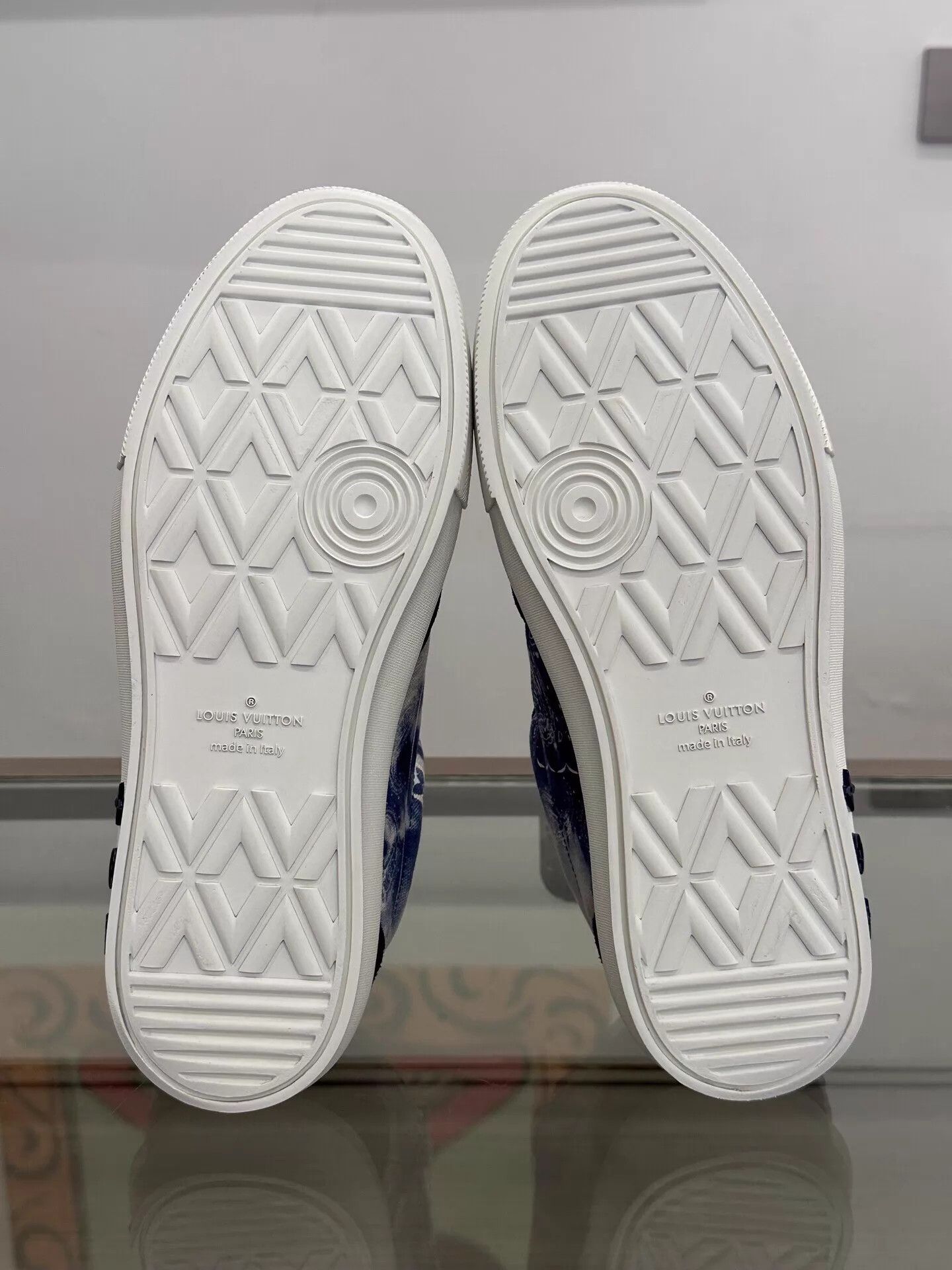 Louis Vuitton LV Ollie Monogram Colorblock Sneaker Men's Uk8.5=EU42.5 Size US 9.5 / EU 42-43 - 6 Thumbnail