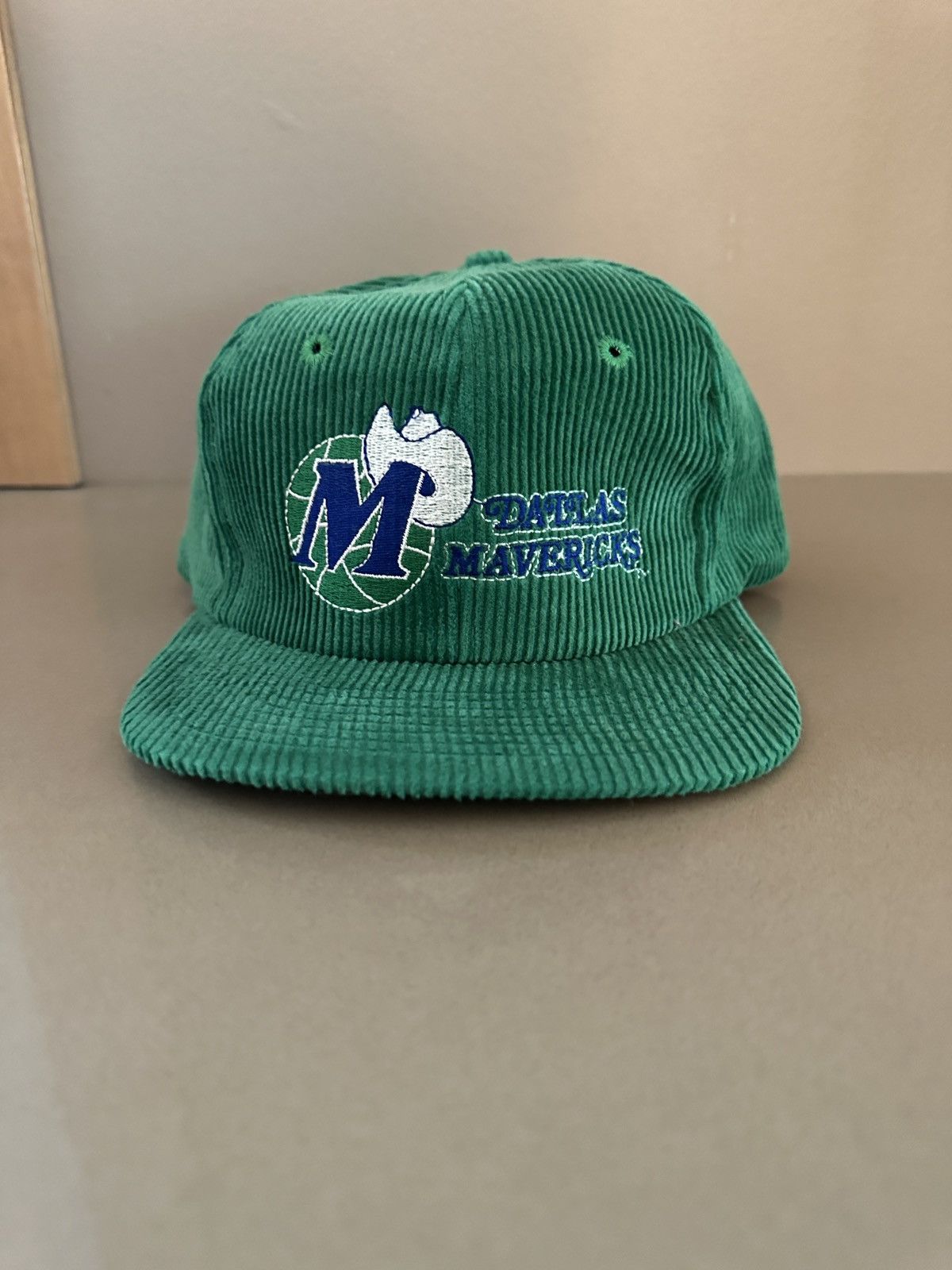 image of NBA x Twins Vintage Dallas Mavericks Corduroy Snapback Hat in Green, Men's