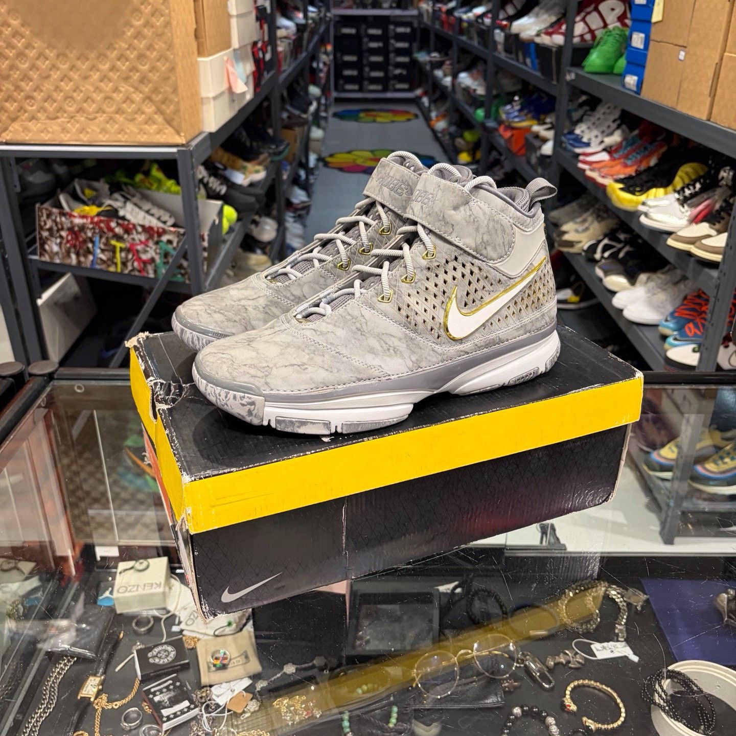 Nike Nike Gray Lowtop Sneakers 11 Men Size US 11 / EU 44 - 1 Thumbnail