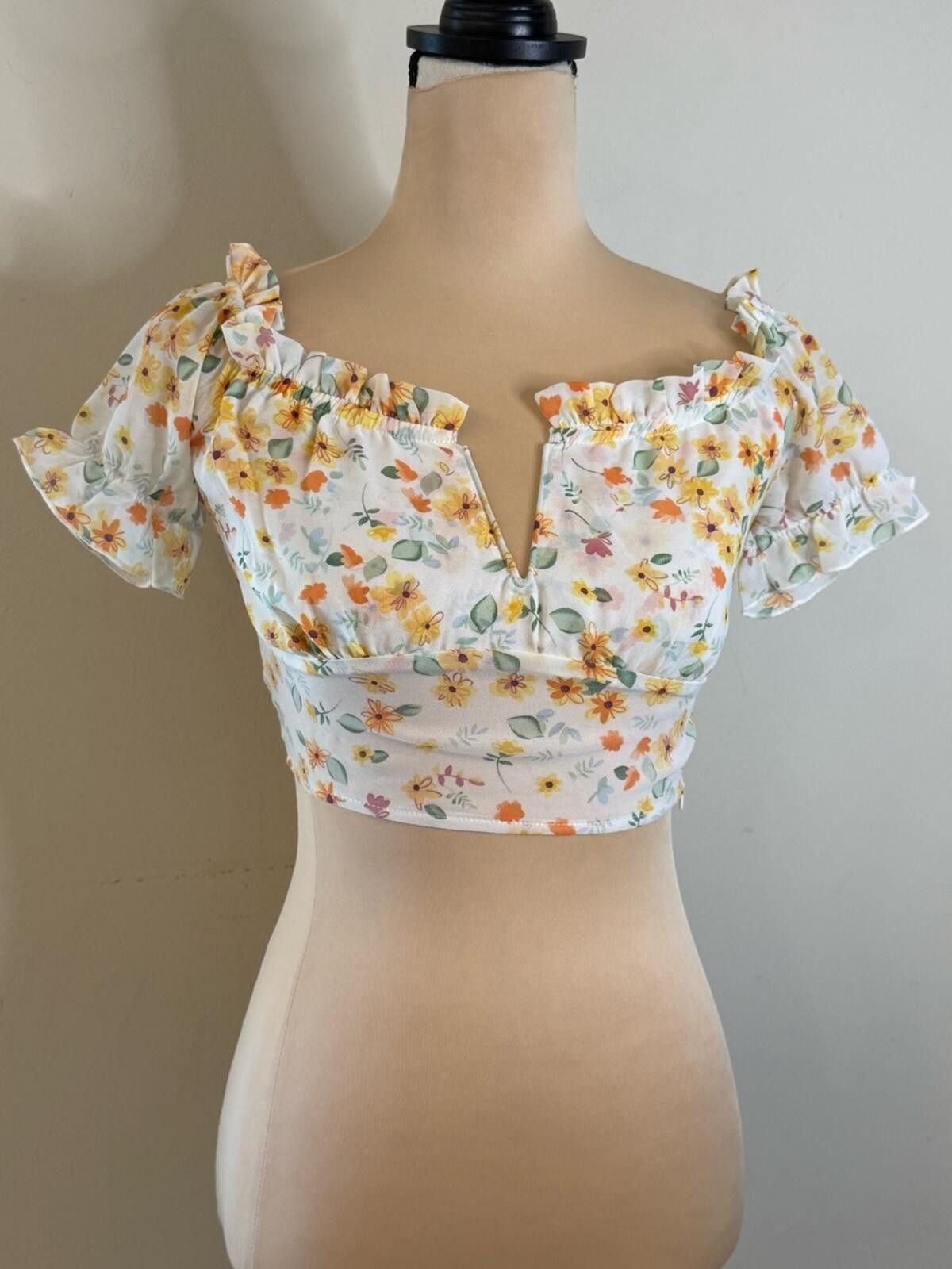 Other Eilly Bazar ditsy floral crop top ruffled short sleeves SM Size S / US 4 / IT 40 - 1 Thumbnail