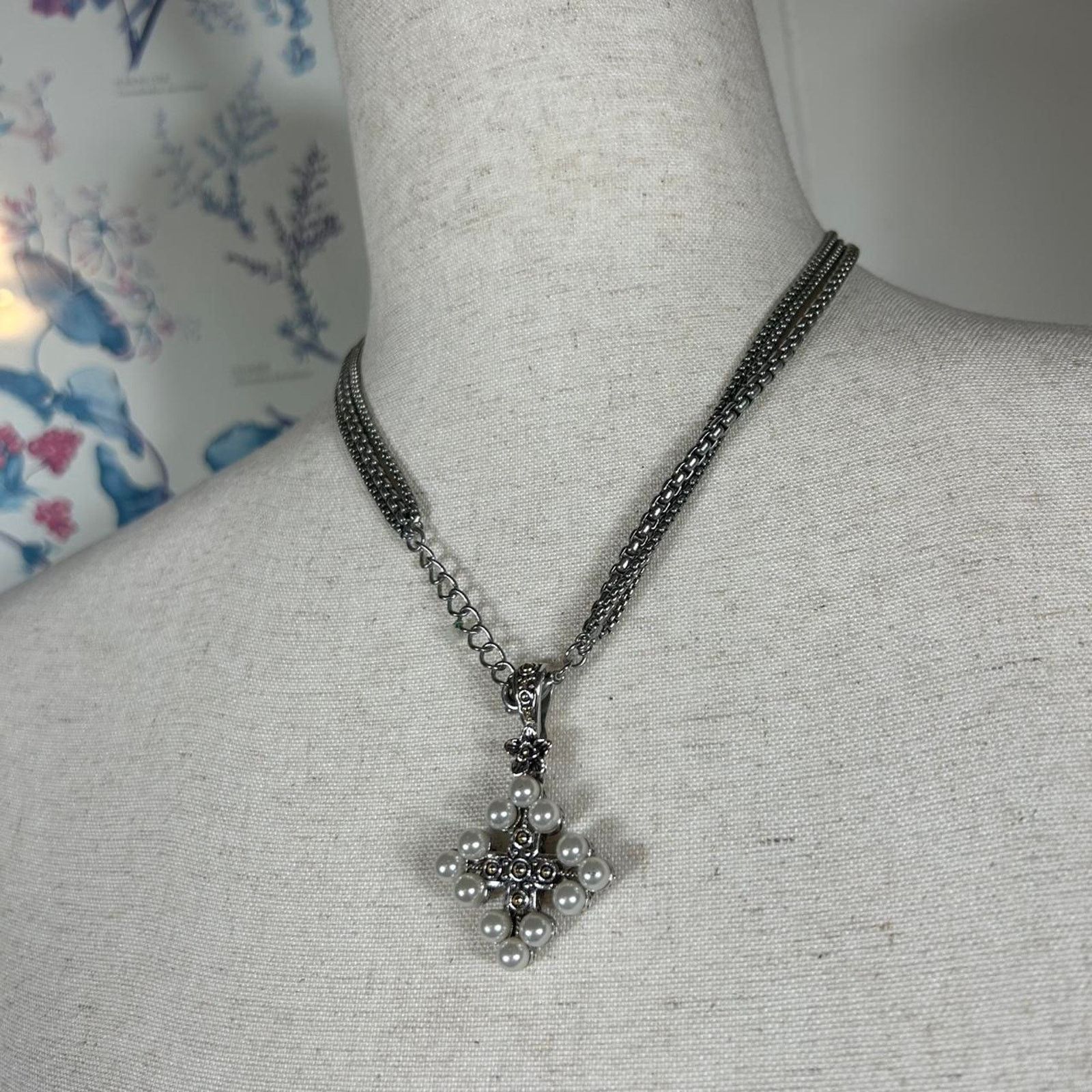 Other Silver tone Chain and Cross Necklace with Pearl Detail Size ONE SIZE - 3 Thumbnail