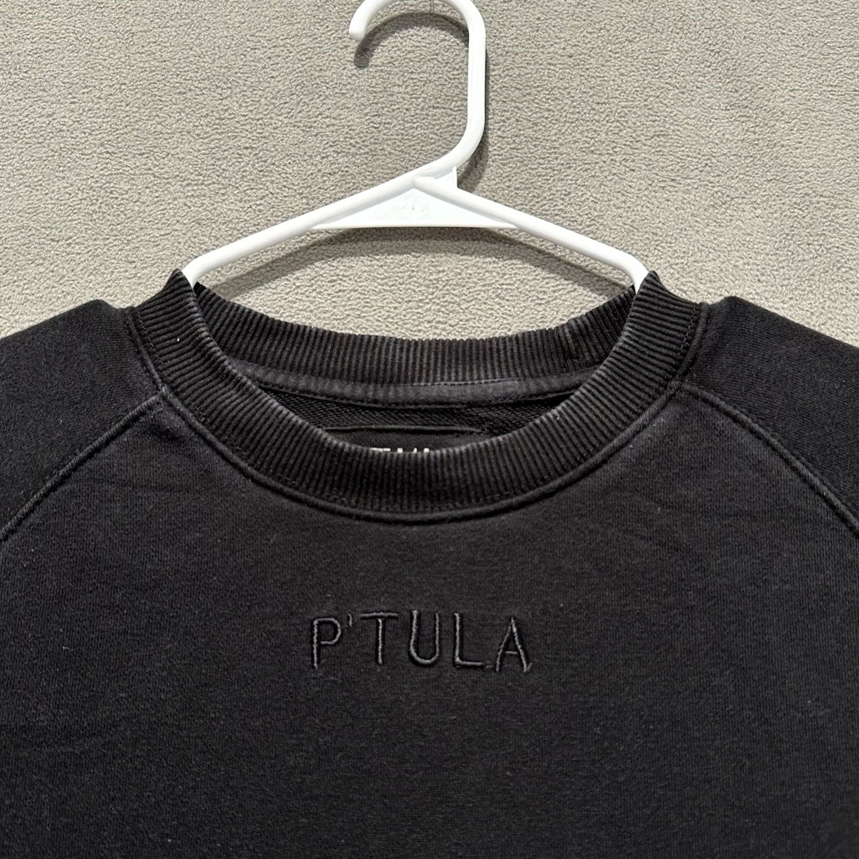 Vintage ptula Sweatshirt Womens Medium Black Crew Neck French Terry Pullover Kangaroo Pocket EUC Size M / US 6-8 / IT 42-44 - 3 Thumbnail