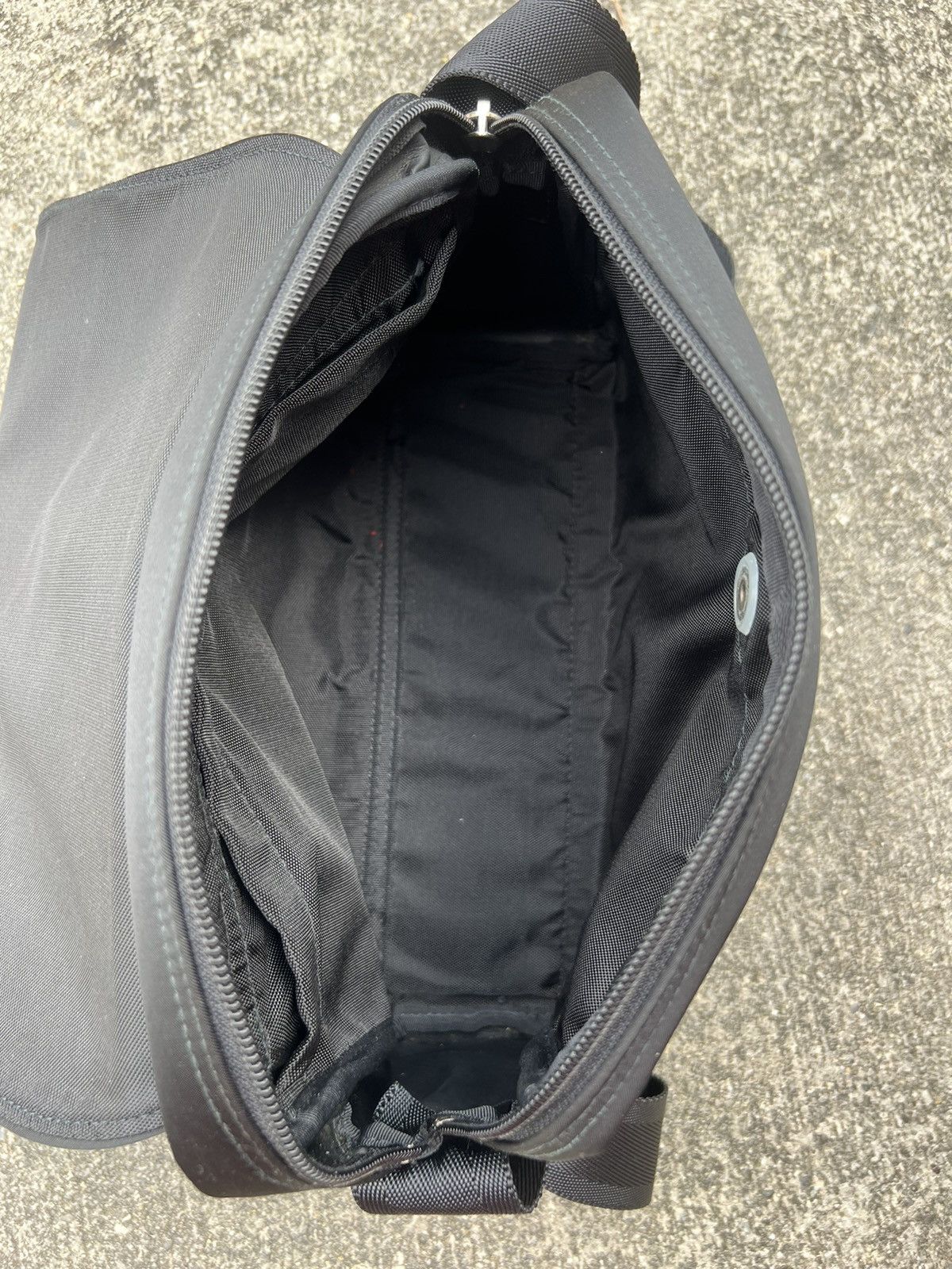 Yohji Yamamoto Vintage Yohji Yamamoto Y’saccs Pour Homme Sling Bag Black Size ONE SIZE - 14 Thumbnail