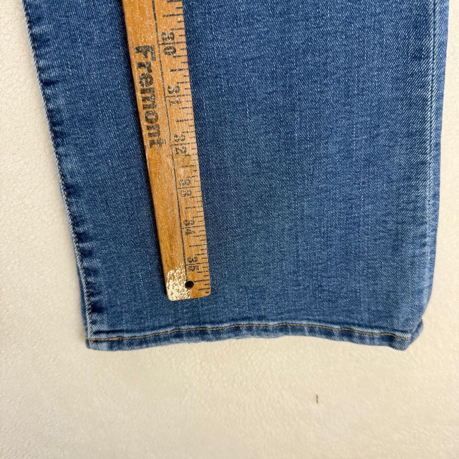 Hudson HUDSON WOMEN'S 30 HIGH RISE BOOTCUT CROP MEDIUM WASH Size 30" / US 8 / IT 44 - 6 Thumbnail