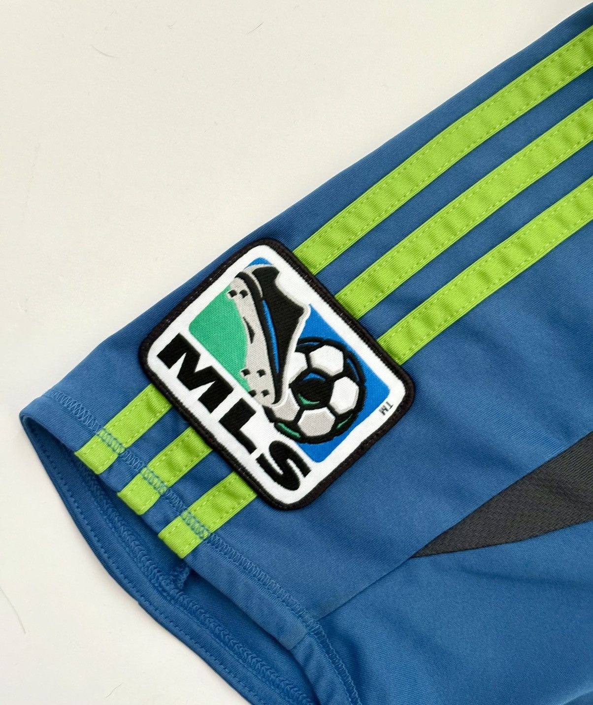 Adidas Adidas jersey muscle fit Size US L / EU 52-54 / 3 - 3 Thumbnail
