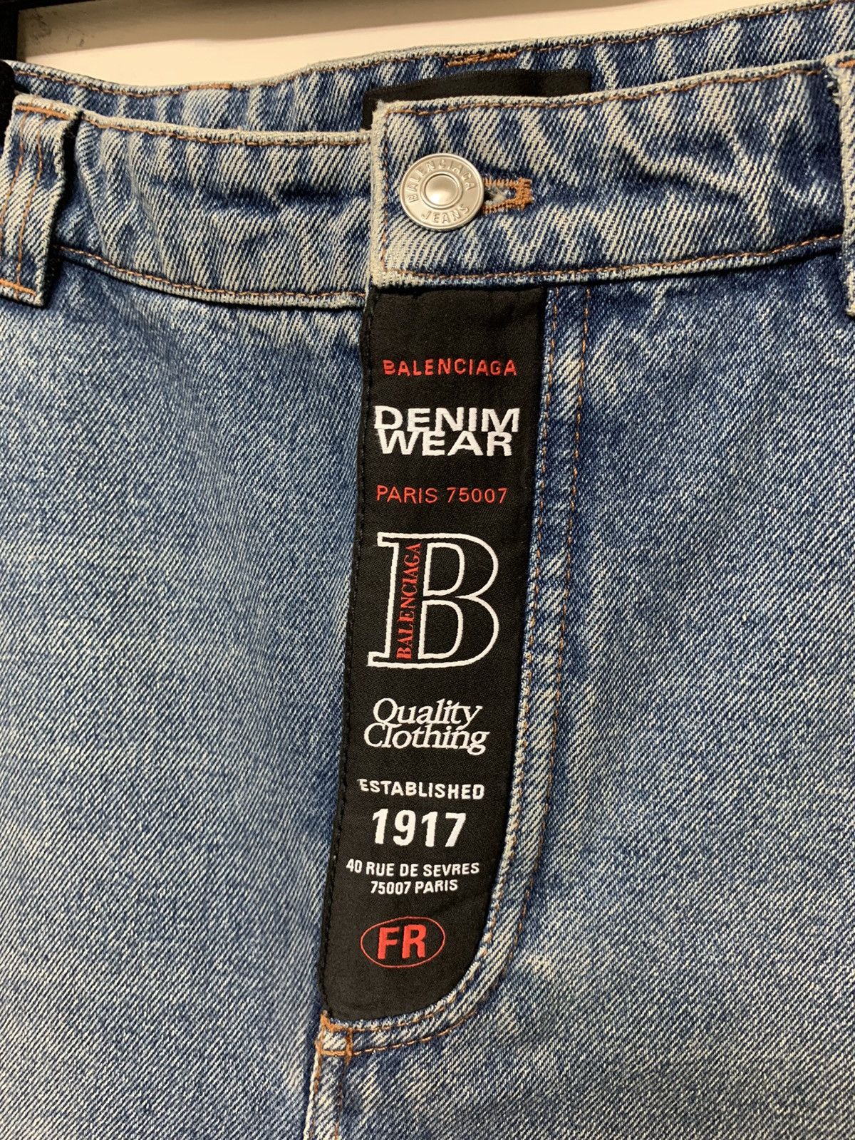 Balenciaga Balenciaga Mid-wash Denim Skater Shorts Size US 29 - 3 Thumbnail