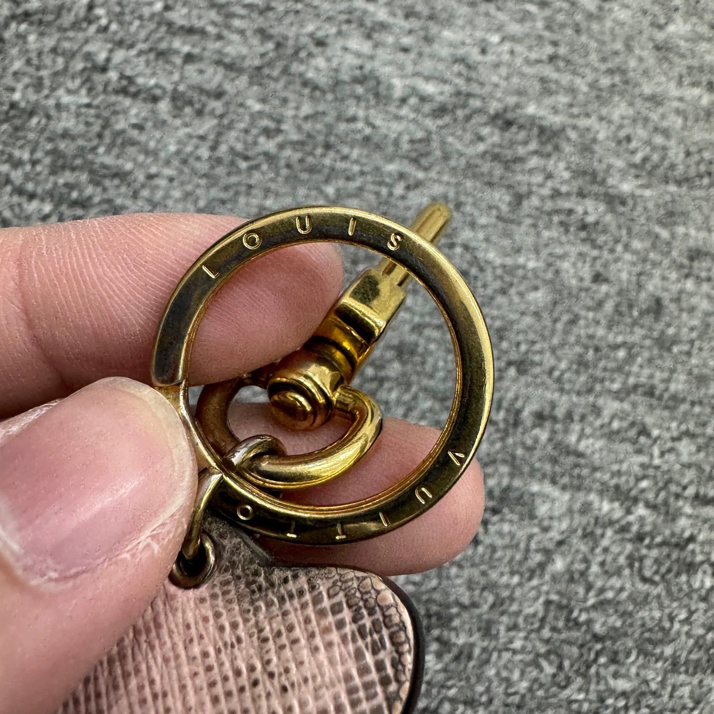 Louis Vuitton LV Tiger Keychain 95 New Dirty Faded Size ONE SIZE - 5 Thumbnail
