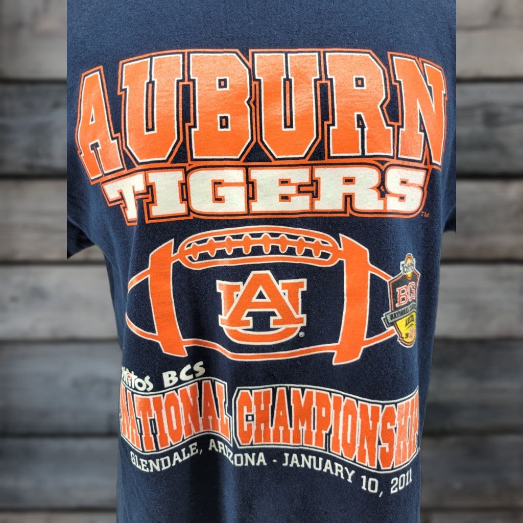 Champion VINTAGE Auburn Tigers 2011 National Champions College BCS Alabama University Tee Shirt L Shirt Men Blue 2010s Football Graphic Tee Size US L / EU 52-54 / 3 - 1 Thumbnail