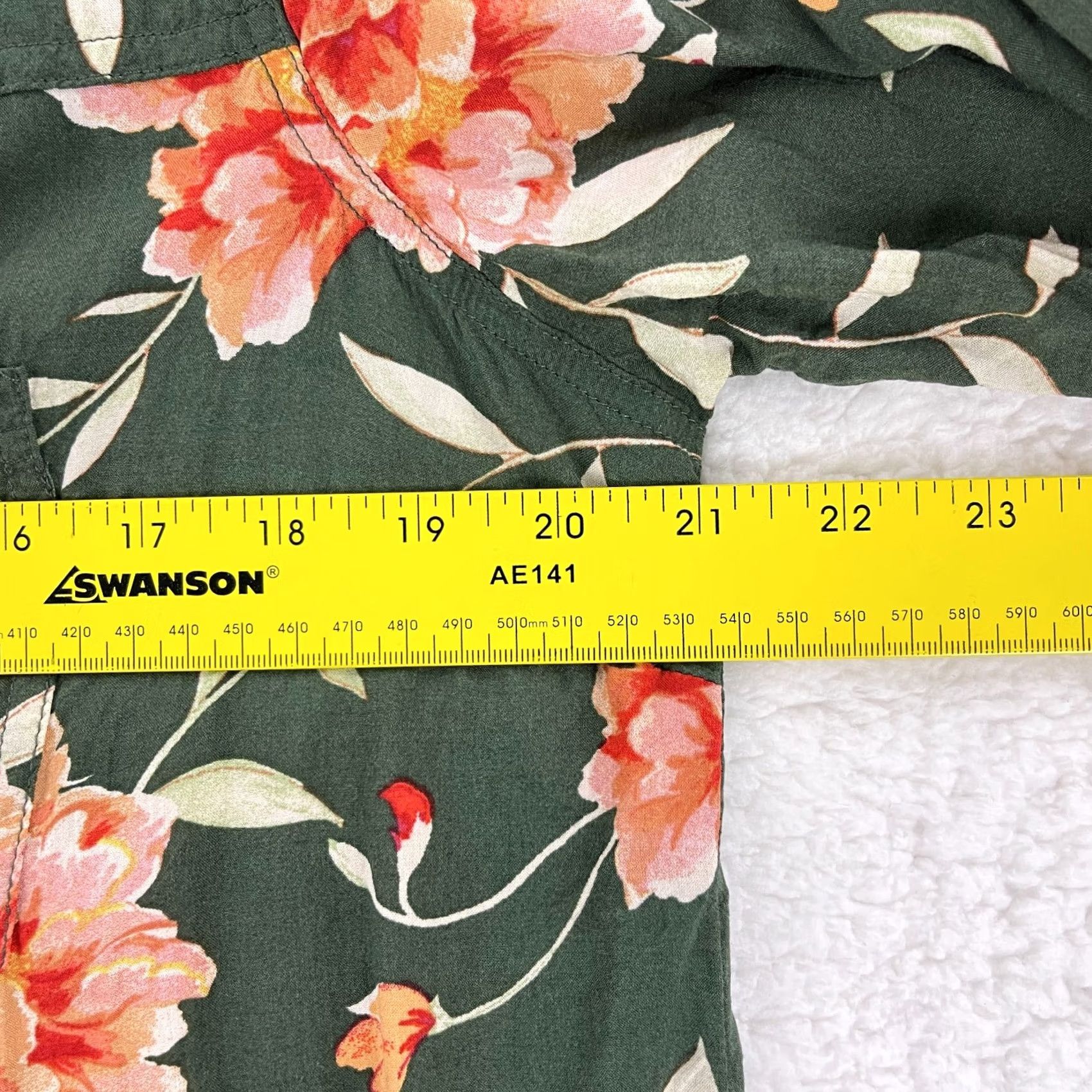 Torrid Torrid Harper Challis Shirt Women Medium Green Floral 3/4 Sleeve Pullover V-Neck Size M / US 6-8 / IT 42-44 - 7 Thumbnail
