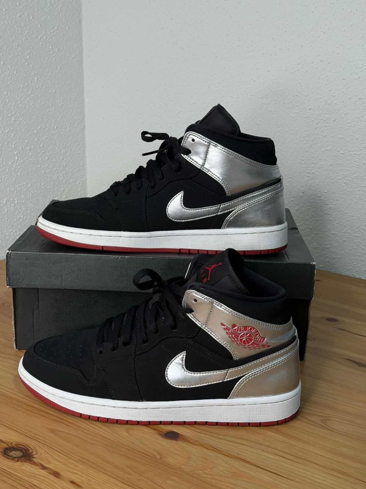 Jordan Brand × Nike Nike Air Jordan 1 Mid Johnny Kilroy Size US 9.5 / EU 42-43 - 4 Thumbnail
