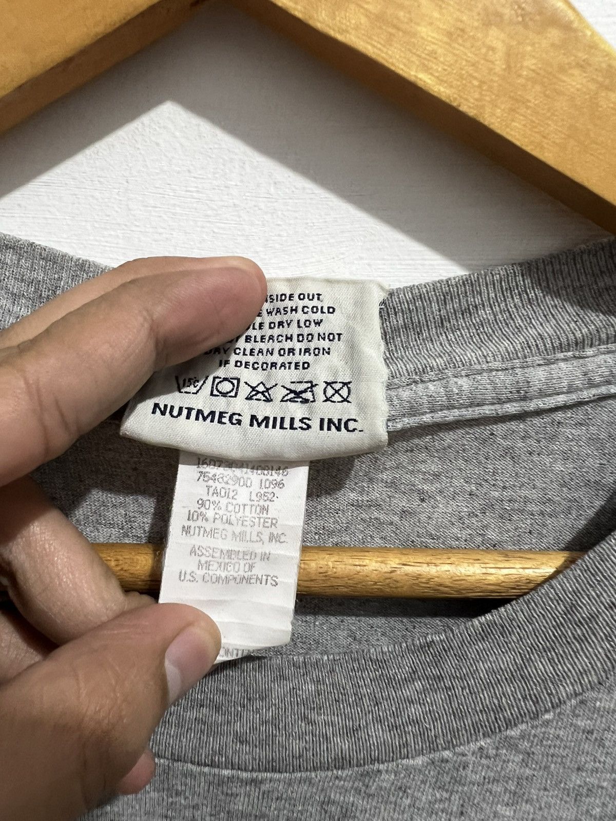 Nutmeg Vtg 90s Nutmeg tshirt Size US XL / EU 56 / 4 - 3 Thumbnail