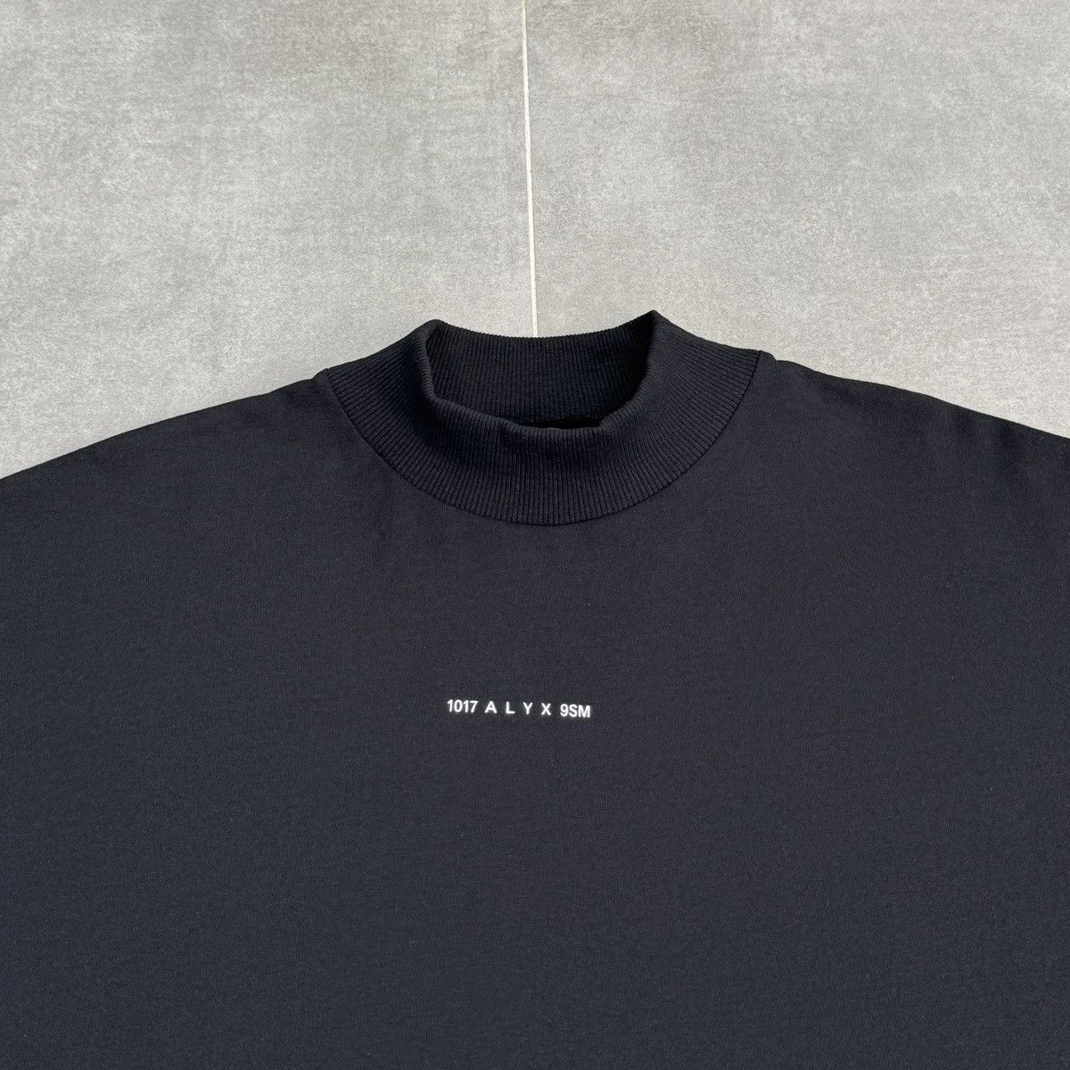 1017 ALYX 9SM 1017 ALYX 9SM Center Logo T-Shirt Size M Oversized Size US M / EU 48-50 / 2 - 7 Thumbnail