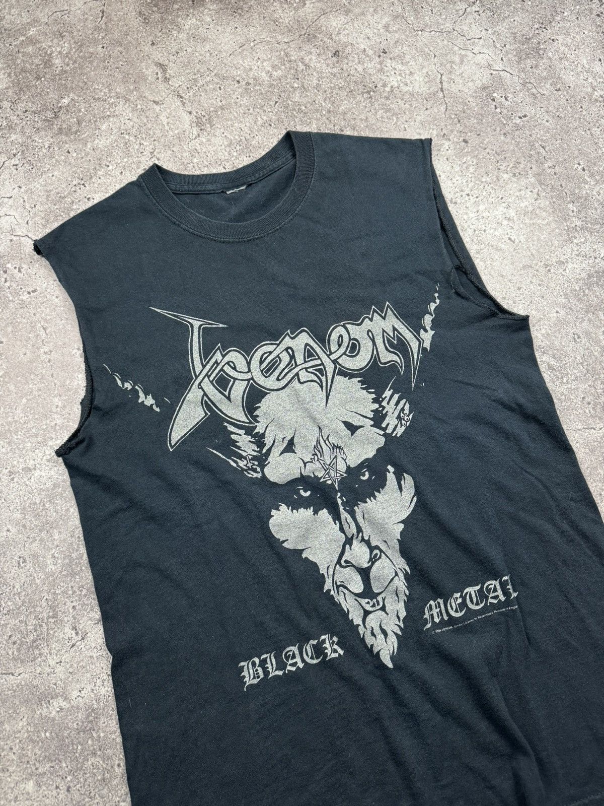 Band Tees 1996 VENOM BLACK METAL BAND SLEEVELESS SHIRT VINTAGE FADED Size US M / EU 48-50 / 2 - 4 Thumbnail