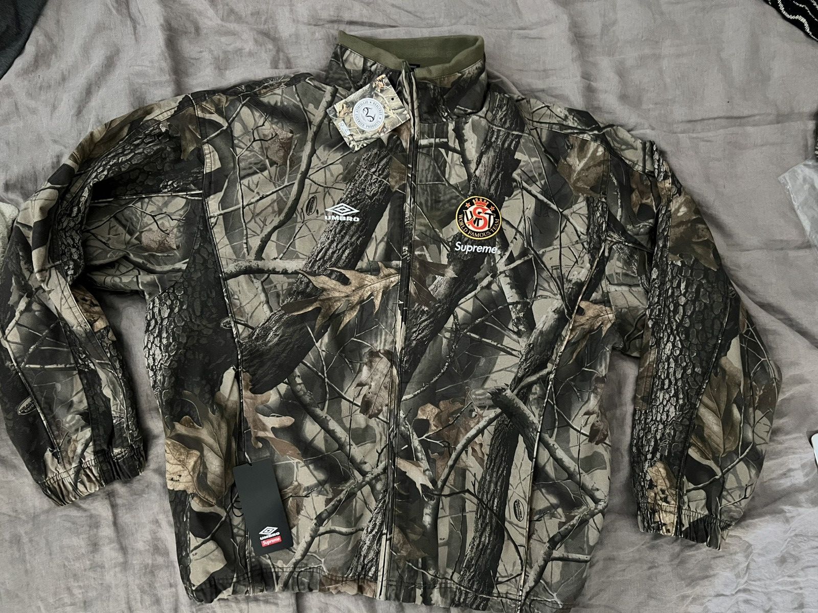 Supreme × Umbro Size Medium Supreme X Umbro Ripstop Track Jacket Camo Size US M / EU 48-50 / 2 - 1 Thumbnail