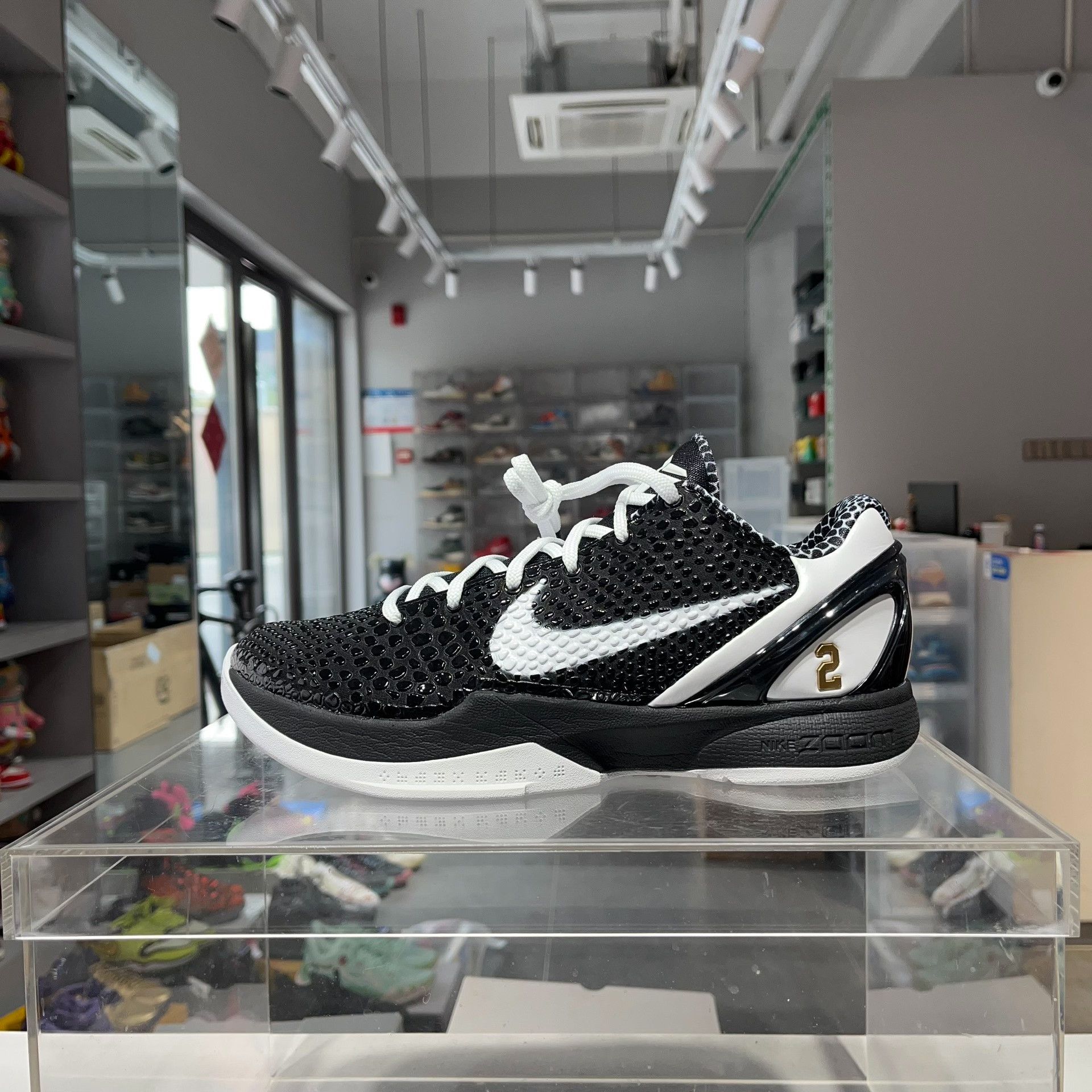 Nike Nike Black Lowtop Sneakers 9 Men Size US 9 / EU 42 - 1 Thumbnail