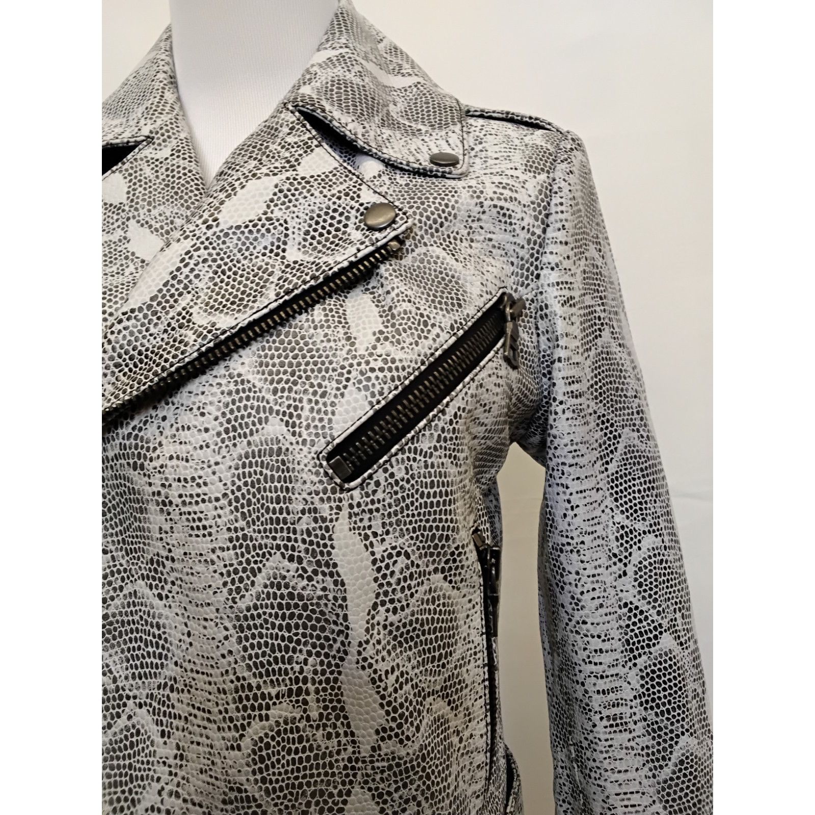 Alice + Olivia Alice & Olivia Leather Jacket Women's S Black/White Lamb Size S / US 4 / IT 40 - 7 Thumbnail