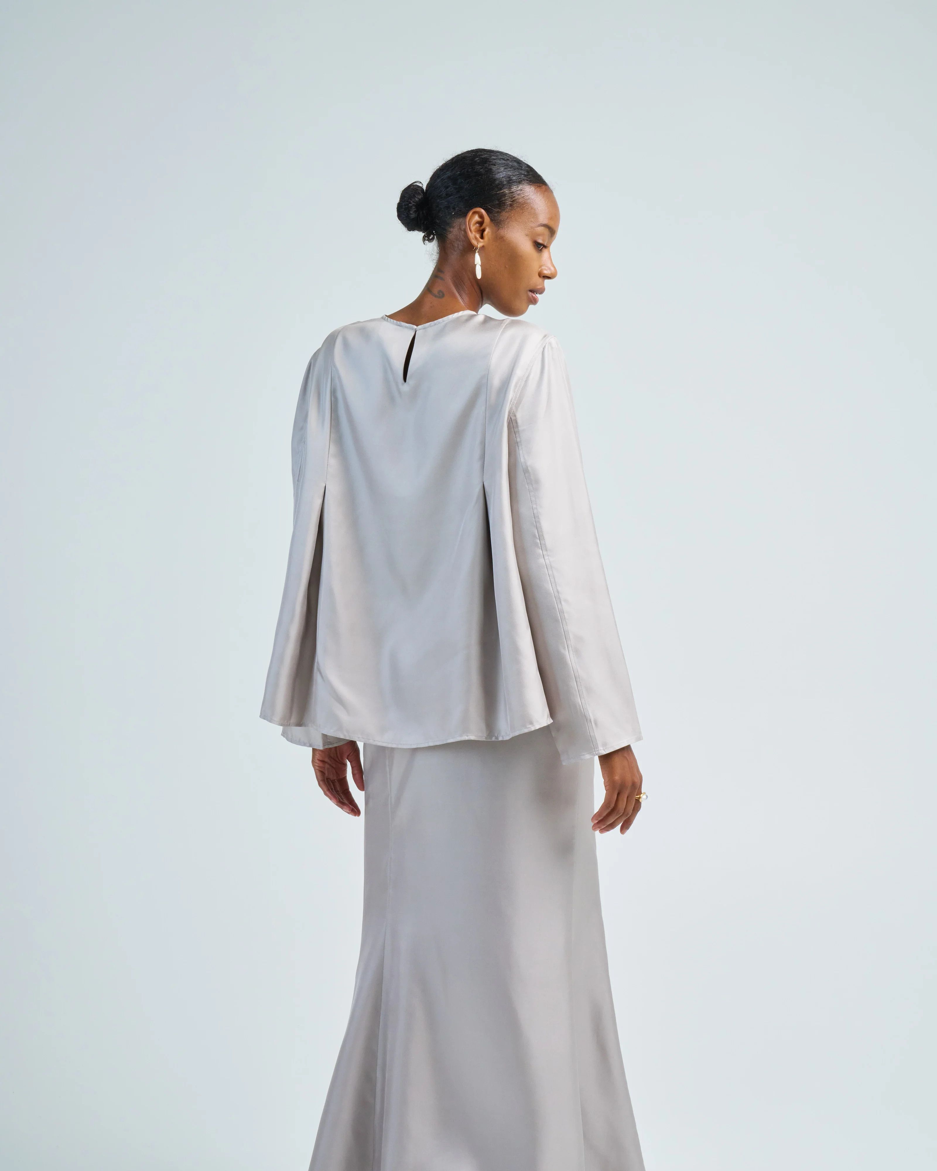 Loulou de Saison o1s22i1n1024 Silk Adalyn Blouse in Grey Size M / US 6-8 / IT 42-44 - 3 Thumbnail