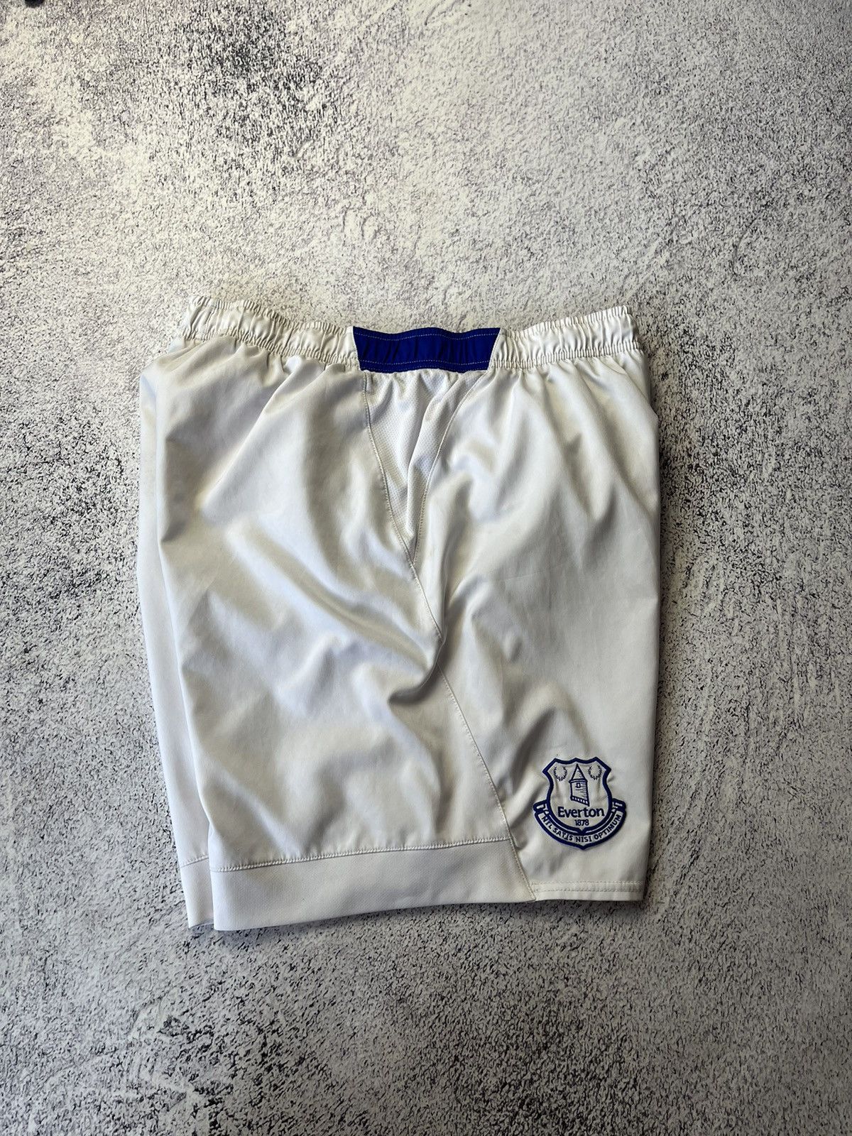 Other Everton Umbro Shorts #8 Size L Size US 34 / EU 50 - 10 Thumbnail