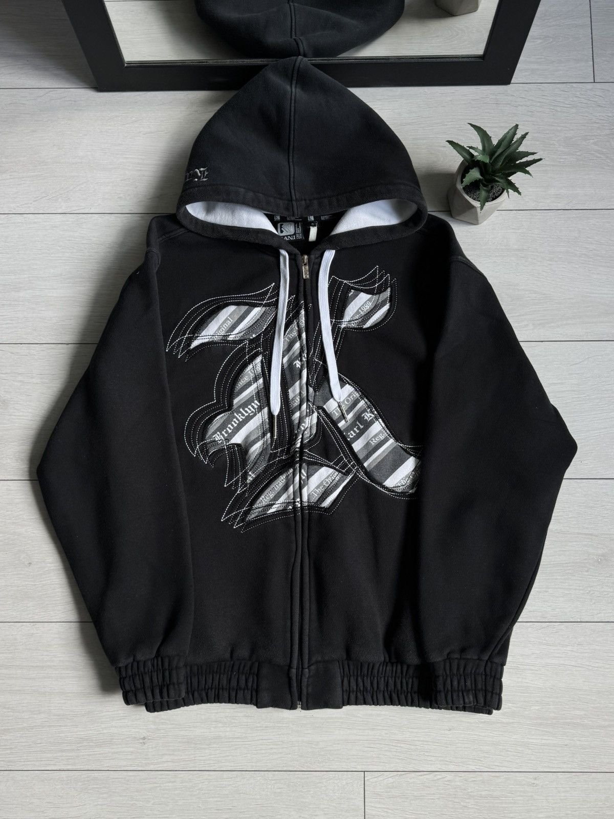 Karl Kani Vintage Karl Kani Y2K Big Logo Zip Hoodie Jacket Size US M / EU 48-50 / 2 - 8 Thumbnail