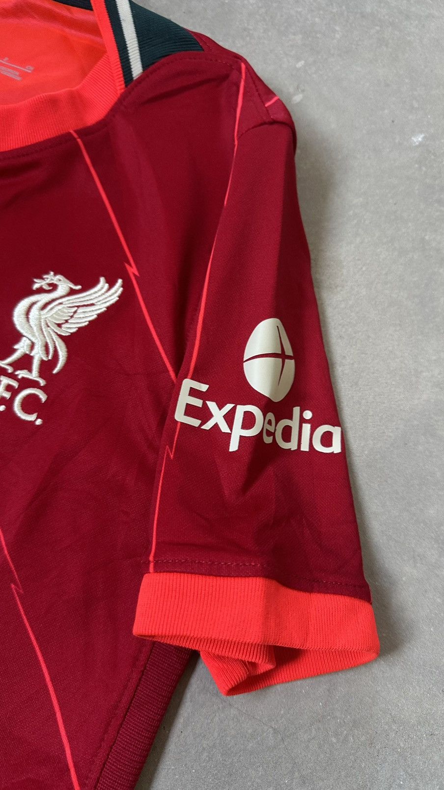Nike NIKE LIVERPOOL FC MO SALAH JERSEY Size US S / EU 44-46 / 1 - 7 Thumbnail