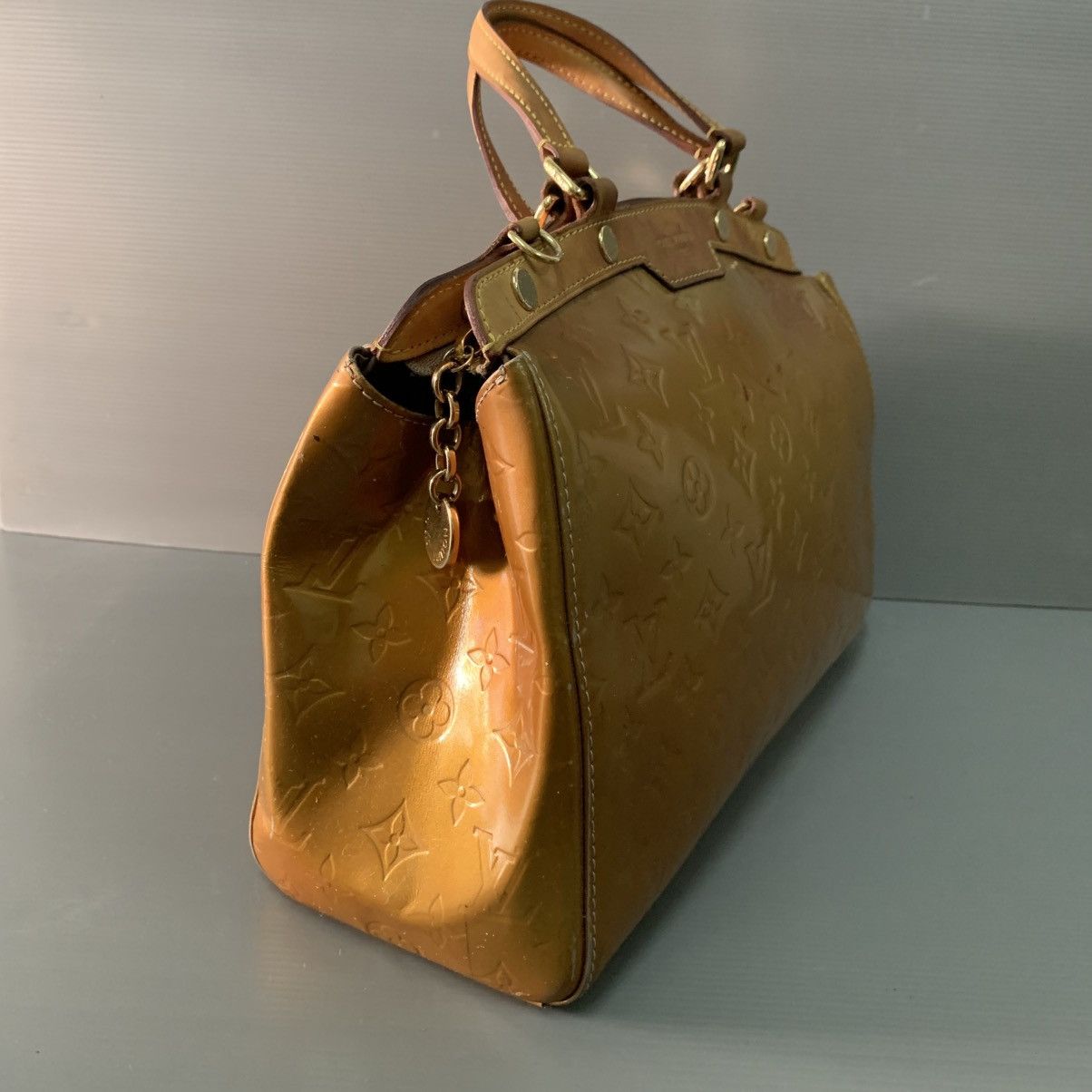Louis Vuitton Louis Vuitton Monogram Vernis Brea PM Gold Handbag Size ONE SIZE - 13 Thumbnail